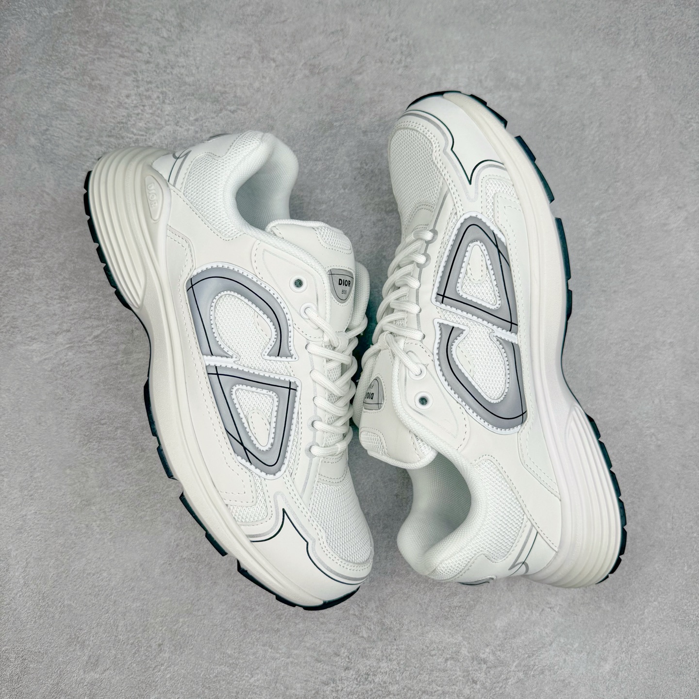 图片[3]-＃福利特价 Dior B30 迪奥网眼织物低帮运动休闲鞋 该款系列采用黑网色眼织物白和色科技料面精心制 作饰以反光“CD30”图形标志 外格轻盈的刻雕效果橡胶鞋搭底配标志性点的缀提升格调 内弹部力细节塑造想理的舒适穿着体验可与各休式闲造型配搭 彰显尚时现代的运风动范 尺码：36 37 35 39 40 41 42 43 44 45-选品中心