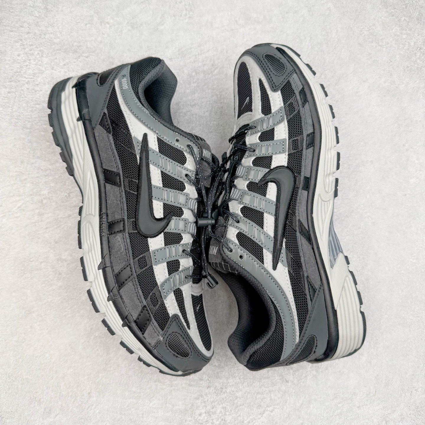 图片[3]-＃A1 NK P-6000 系列低帮复古老爹风休闲运动舒适慢跑鞋 HQ3818-001 购入原鞋原装纸板楦头开发 独家私模四层组合大底 市场唯一正确版本 良心定价 新配色陆续出货 进口三文治网面 融合 Pegasus 过往运动鞋设计 助力 21 世纪早期跑步运动跃升时尚新高度 采用透气网眼布、运动风格线条和耐穿覆面 兼具吸睛外观和舒适感受 中底泡绵以田径赛道为灵感 打造厚实设计 缔造出众缓震性能 尺码：36 36.5 37.5 38 38.5 39 40 40.5 41 42 42.5 43 44 44.5 45 46-选品中心