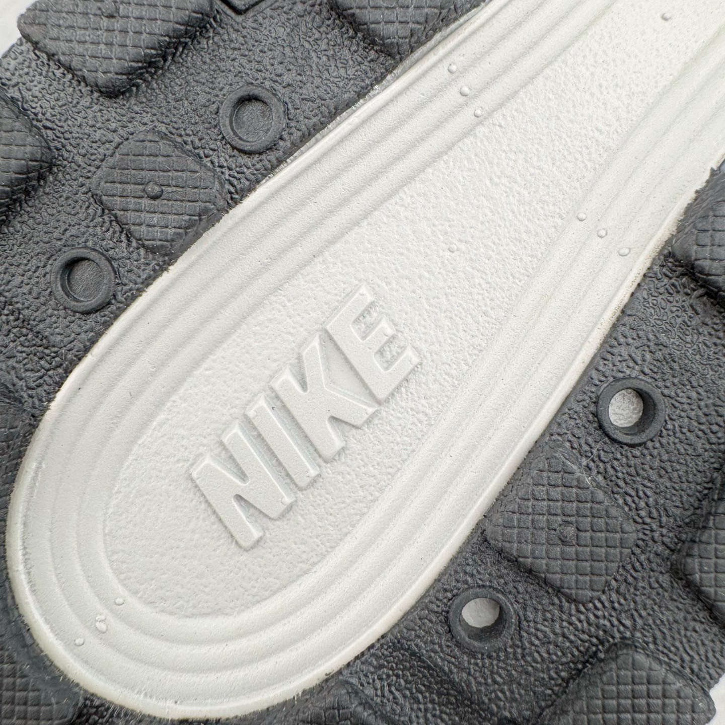 图片[21]-＃A1 NK P-6000 系列低帮复古老爹风休闲运动舒适慢跑鞋 HQ3818-001 购入原鞋原装纸板楦头开发 独家私模四层组合大底 市场唯一正确版本 良心定价 新配色陆续出货 进口三文治网面 融合 Pegasus 过往运动鞋设计 助力 21 世纪早期跑步运动跃升时尚新高度 采用透气网眼布、运动风格线条和耐穿覆面 兼具吸睛外观和舒适感受 中底泡绵以田径赛道为灵感 打造厚实设计 缔造出众缓震性能 尺码：36 36.5 37.5 38 38.5 39 40 40.5 41 42 42.5 43 44 44.5 45 46-选品中心