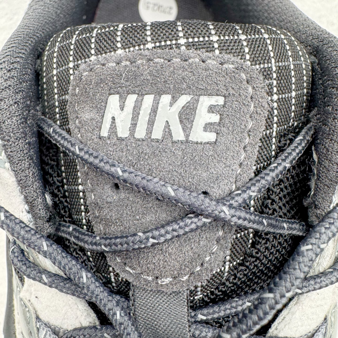 图片[18]-＃A1 NK P-6000 系列低帮复古老爹风休闲运动舒适慢跑鞋 HQ3818-001 购入原鞋原装纸板楦头开发 独家私模四层组合大底 市场唯一正确版本 良心定价 新配色陆续出货 进口三文治网面 融合 Pegasus 过往运动鞋设计 助力 21 世纪早期跑步运动跃升时尚新高度 采用透气网眼布、运动风格线条和耐穿覆面 兼具吸睛外观和舒适感受 中底泡绵以田径赛道为灵感 打造厚实设计 缔造出众缓震性能 尺码：36 36.5 37.5 38 38.5 39 40 40.5 41 42 42.5 43 44 44.5 45 46-选品中心