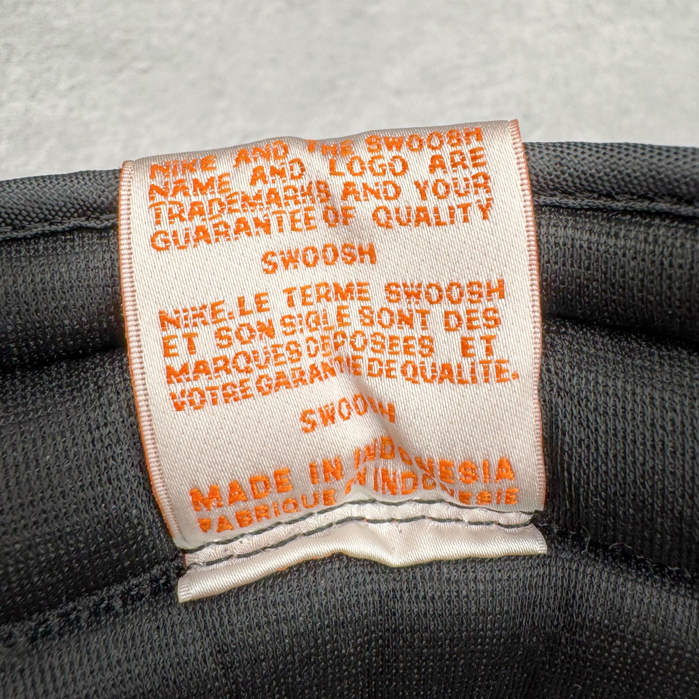 图片[12]-＃KZ神版莞产 Air Jordan AJ1 Retro High 高帮 复刻扣碎篮板 黑橙 DZ5485-008 外贸特供批次 终端控货优势输出 新配色不断更新开发 市场中端王者 全套原纸板楦头开发 确保原汁原味 完美呈现一代版型 一比一鞋头弧度高度鞋身弧度 此版本只针对中端市场 细节品控鞋型随意秒杀市面同价位 鞋型完美 不臃肿别扭 头层皮料加持 用料绝不含糊 进口玻璃冲刀皮料裁剪零毛边 电脑针车工艺 超高鞋面清洁度 最高QC检验标准 控制溢胶瑕疵 原盒原配 飞翼3D高频深度立体 工艺方面大到整体鞋型 漏斗收腰 底线拉帮 LOGO立体程度 小到针眼排布 载片对称 冲孔效果 鞋标规范 鞋垫背胶等等 无一不是口碑收割 每双都是一个回头客 尺码：36 36.5 37.5 38 38.5 39 40 40.5 41 42 42.5 43 44 44.5 45 46 47.5-选品中心