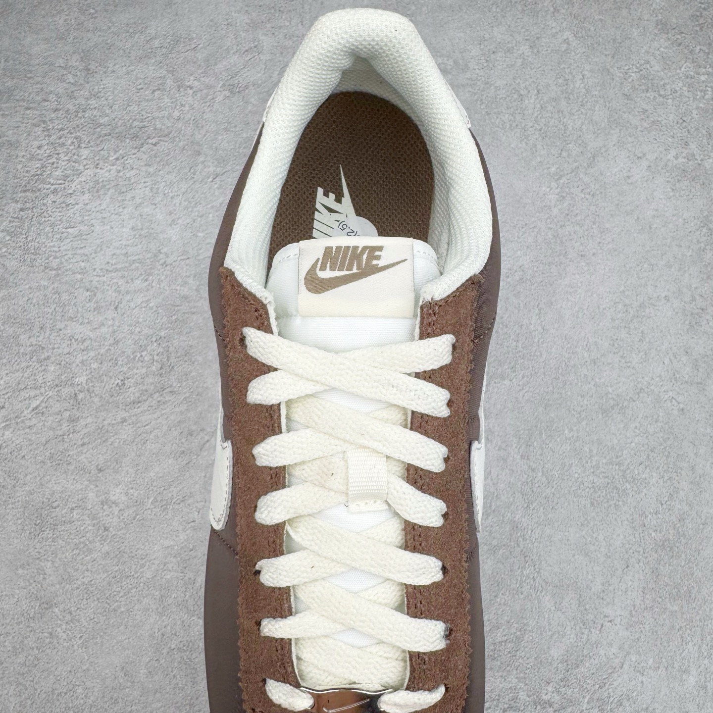 图片[5]-＃S2纯原 NK Classic Cortez Leather 阿甘复古初代皮革慢跑鞋 DZ2795-200 实体平台指令订单 全套原纸板楦头开发 原厂数据大底磨具 一比一鞋头弧度高度鞋身弧度 细节品控鞋型随意对比 正确烫金高频细节 公司级标准检验QC 区分市面一切版本 完美复刻阿甘复古鞋型 尺码：35.5 36 36.5 37.5 38 38.5 39 40 40.5 41 42 42.5 43 44 45-选品中心