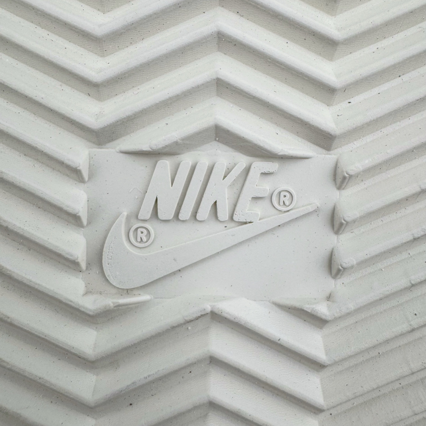 图片[21]-＃S2纯原 NK Classic Cortez Leather 阿甘复古初代皮革慢跑鞋 DZ2795-200 实体平台指令订单 全套原纸板楦头开发 原厂数据大底磨具 一比一鞋头弧度高度鞋身弧度 细节品控鞋型随意对比 正确烫金高频细节 公司级标准检验QC 区分市面一切版本 完美复刻阿甘复古鞋型 尺码：35.5 36 36.5 37.5 38 38.5 39 40 40.5 41 42 42.5 43 44 45-选品中心