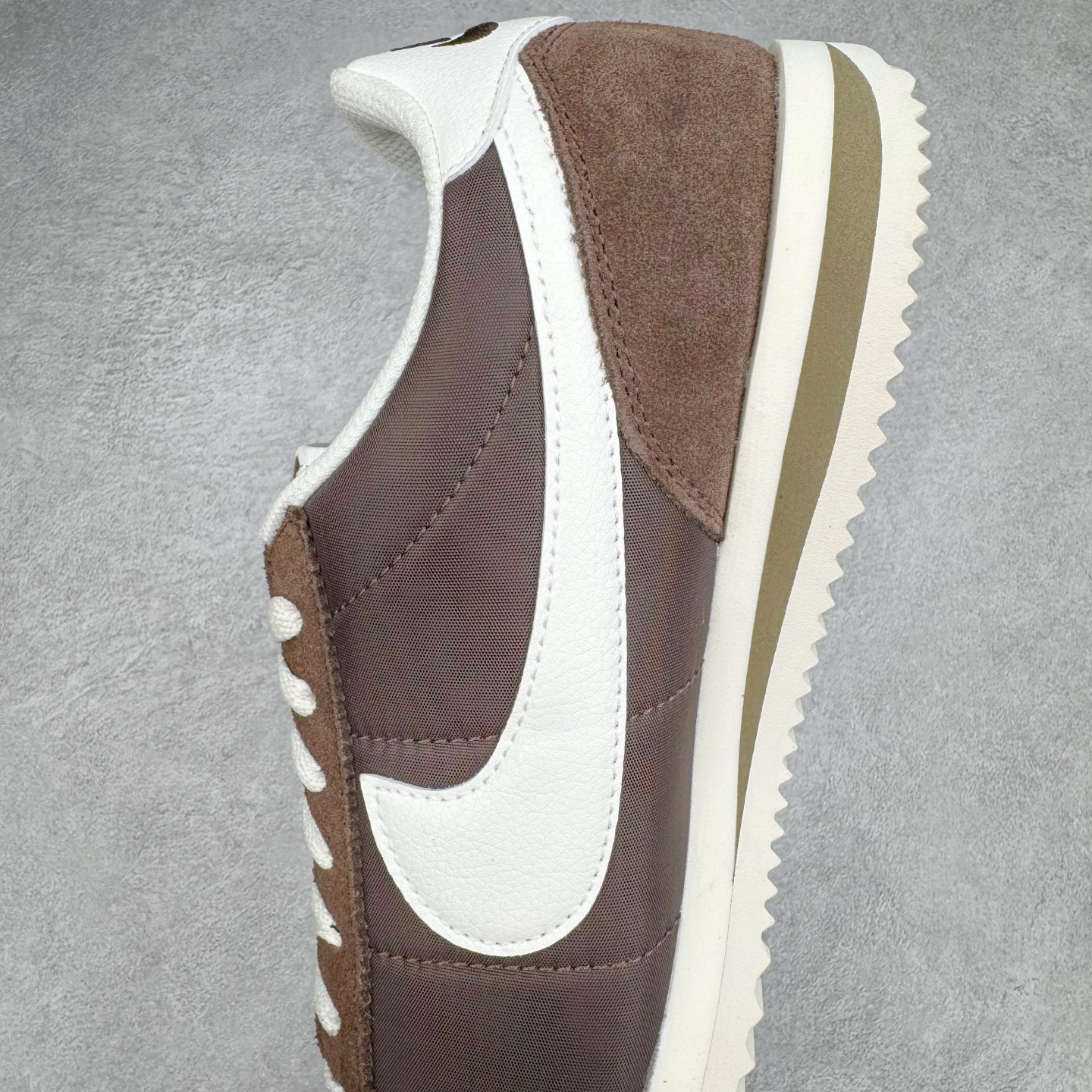 图片[7]-＃S2纯原 NK Classic Cortez Leather 阿甘复古初代皮革慢跑鞋 DZ2795-200 实体平台指令订单 全套原纸板楦头开发 原厂数据大底磨具 一比一鞋头弧度高度鞋身弧度 细节品控鞋型随意对比 正确烫金高频细节 公司级标准检验QC 区分市面一切版本 完美复刻阿甘复古鞋型 尺码：35.5 36 36.5 37.5 38 38.5 39 40 40.5 41 42 42.5 43 44 45-选品中心