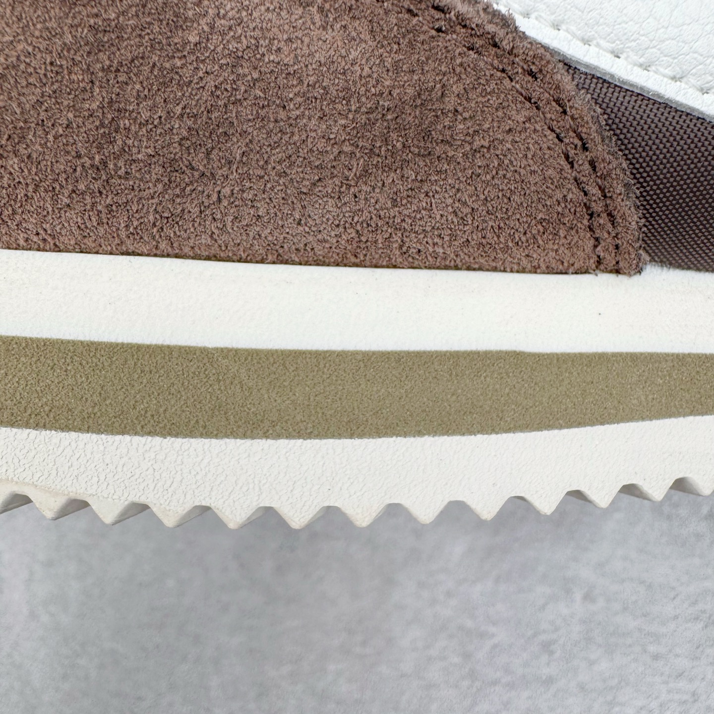 图片[19]-＃S2纯原 NK Classic Cortez Leather 阿甘复古初代皮革慢跑鞋 DZ2795-200 实体平台指令订单 全套原纸板楦头开发 原厂数据大底磨具 一比一鞋头弧度高度鞋身弧度 细节品控鞋型随意对比 正确烫金高频细节 公司级标准检验QC 区分市面一切版本 完美复刻阿甘复古鞋型 尺码：35.5 36 36.5 37.5 38 38.5 39 40 40.5 41 42 42.5 43 44 45-选品中心