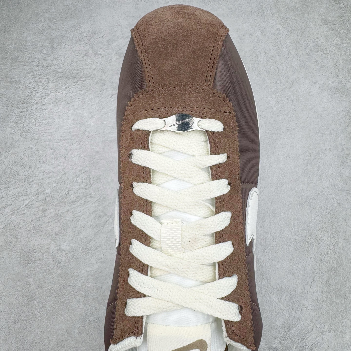 图片[4]-＃S2纯原 NK Classic Cortez Leather 阿甘复古初代皮革慢跑鞋 DZ2795-200 实体平台指令订单 全套原纸板楦头开发 原厂数据大底磨具 一比一鞋头弧度高度鞋身弧度 细节品控鞋型随意对比 正确烫金高频细节 公司级标准检验QC 区分市面一切版本 完美复刻阿甘复古鞋型 尺码：35.5 36 36.5 37.5 38 38.5 39 40 40.5 41 42 42.5 43 44 45-选品中心