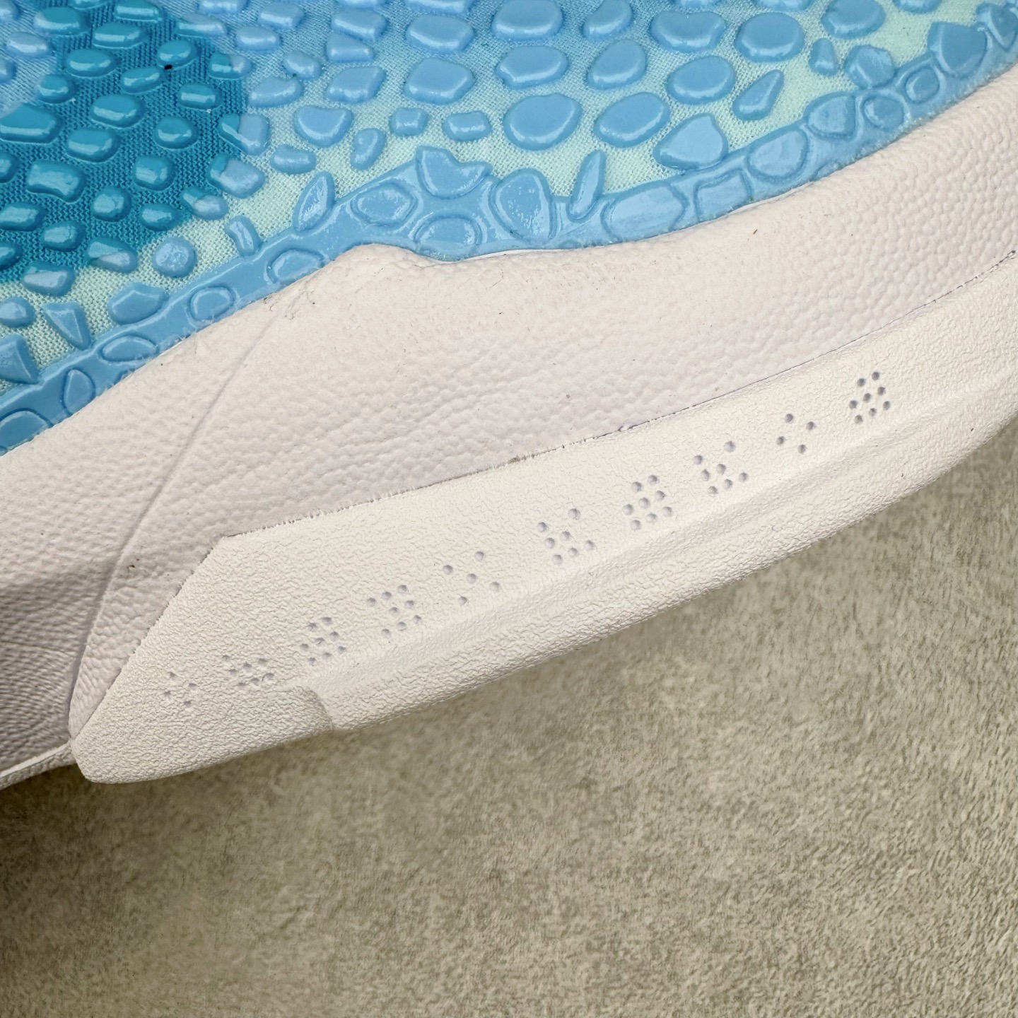 图片[19]-＃纯原 NK Zoom Kobe 6 Protro 科比六代 PE2025-107 圈内顶级批次 完美复刻公司货 前掌超大Zoom Turbo气垫 后掌EVA缓震 真正的原汁原味 还原ZP脚感 全身鞋材卡料色独家定制 唯一正确喷漆工艺Swoosh 正确凹凸蛇鳞工艺 正确鞋面渐变效果 内全置真动飞态线 独立原厂模具 最大尺码达到48.5码 首批不拼图大几率过验 亲测已过 支持各种高强度实战 无需担心 上脚价 补货周期极长 脚宽建议买大半码 科比系列前掌偏窄 不影响二次销售 支持七天无理由退换 尺码：41 42 42.5 43 44 44.5 45 45.5 46 47.5-选品中心