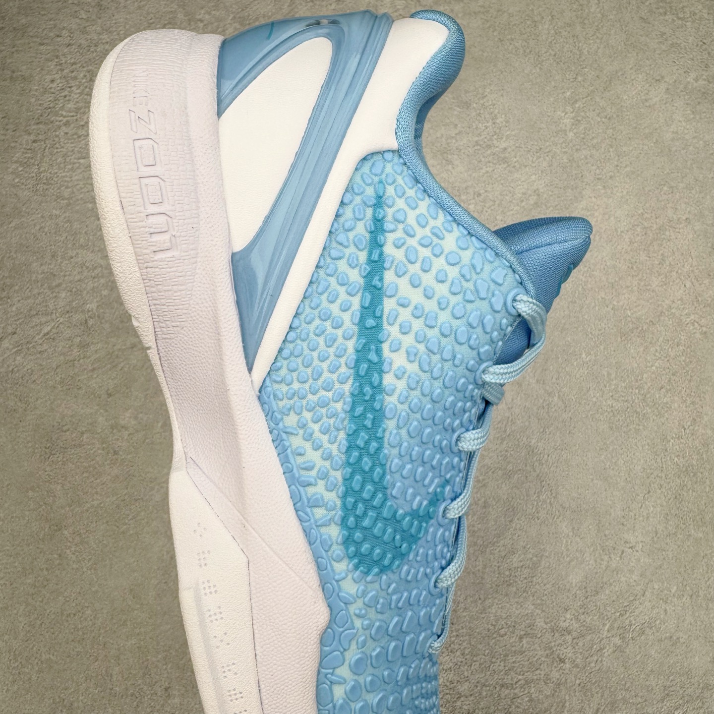 图片[6]-＃纯原 NK Zoom Kobe 6 Protro 科比六代 PE2025-107 圈内顶级批次 完美复刻公司货 前掌超大Zoom Turbo气垫 后掌EVA缓震 真正的原汁原味 还原ZP脚感 全身鞋材卡料色独家定制 唯一正确喷漆工艺Swoosh 正确凹凸蛇鳞工艺 正确鞋面渐变效果 内全置真动飞态线 独立原厂模具 最大尺码达到48.5码 首批不拼图大几率过验 亲测已过 支持各种高强度实战 无需担心 上脚价 补货周期极长 脚宽建议买大半码 科比系列前掌偏窄 不影响二次销售 支持七天无理由退换 尺码：41 42 42.5 43 44 44.5 45 45.5 46 47.5-选品中心