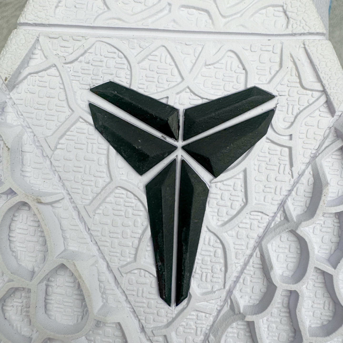 图片[21]-＃纯原 NK Zoom Kobe 6 Protro 科比六代 PE2025-107 圈内顶级批次 完美复刻公司货 前掌超大Zoom Turbo气垫 后掌EVA缓震 真正的原汁原味 还原ZP脚感 全身鞋材卡料色独家定制 唯一正确喷漆工艺Swoosh 正确凹凸蛇鳞工艺 正确鞋面渐变效果 内全置真动飞态线 独立原厂模具 最大尺码达到48.5码 首批不拼图大几率过验 亲测已过 支持各种高强度实战 无需担心 上脚价 补货周期极长 脚宽建议买大半码 科比系列前掌偏窄 不影响二次销售 支持七天无理由退换 尺码：41 42 42.5 43 44 44.5 45 45.5 46 47.5-选品中心