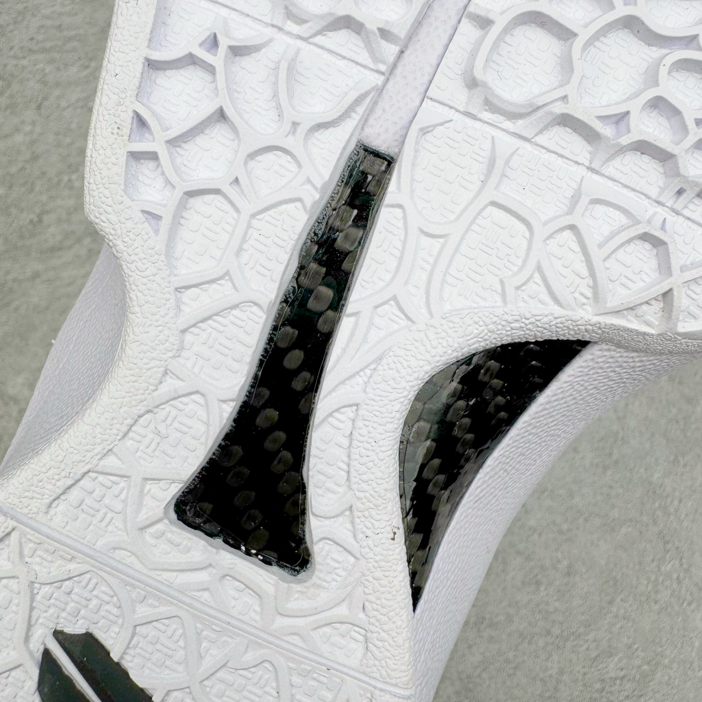 图片[20]-＃纯原 NK Zoom Kobe 6 Protro 科比六代 PE2025-107 圈内顶级批次 完美复刻公司货 前掌超大Zoom Turbo气垫 后掌EVA缓震 真正的原汁原味 还原ZP脚感 全身鞋材卡料色独家定制 唯一正确喷漆工艺Swoosh 正确凹凸蛇鳞工艺 正确鞋面渐变效果 内全置真动飞态线 独立原厂模具 最大尺码达到48.5码 首批不拼图大几率过验 亲测已过 支持各种高强度实战 无需担心 上脚价 补货周期极长 脚宽建议买大半码 科比系列前掌偏窄 不影响二次销售 支持七天无理由退换 尺码：41 42 42.5 43 44 44.5 45 45.5 46 47.5-选品中心