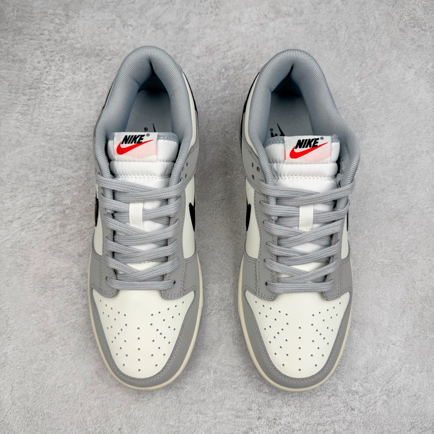 图片[2]-＃YC纯原 NK Dunk Low 碳黑灰 IB3079-101 实力大厂出品 新配色陆续开发 利润个位数只为口碑 全套原纸板楦头开发 确保原汁原味 完美呈现DUNK版型 一比一鞋头弧度高度鞋身弧度 此版本只针对中端市场 皮料材质有所更替 其他数据细节工艺流程均保持一致 绝不口嗨 细节品控鞋型随意对比 独家私模官方第六代原厂航空铝磨具打磨大底 鞋头坡度极致还原 无解鞋型 原盒原配 圈内天花板工艺 原厂玻璃冲刀 超高清洁度 全鞋零毛边皮料切割 原厂中底布点胶 中底布拉帮走线遵循公司 尺码：36 36.5 37.5 38 38.5 39 40 40.5 41 42 42.5 43 44 44.5 45 46-选品中心