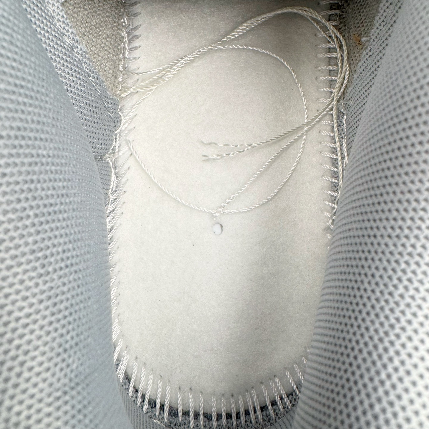 图片[11]-＃YC纯原 NK Dunk Low 碳黑灰 IB3079-101 实力大厂出品 新配色陆续开发 利润个位数只为口碑 全套原纸板楦头开发 确保原汁原味 完美呈现DUNK版型 一比一鞋头弧度高度鞋身弧度 此版本只针对中端市场 皮料材质有所更替 其他数据细节工艺流程均保持一致 绝不口嗨 细节品控鞋型随意对比 独家私模官方第六代原厂航空铝磨具打磨大底 鞋头坡度极致还原 无解鞋型 原盒原配 圈内天花板工艺 原厂玻璃冲刀 超高清洁度 全鞋零毛边皮料切割 原厂中底布点胶 中底布拉帮走线遵循公司 尺码：36 36.5 37.5 38 38.5 39 40 40.5 41 42 42.5 43 44 44.5 45 46-选品中心