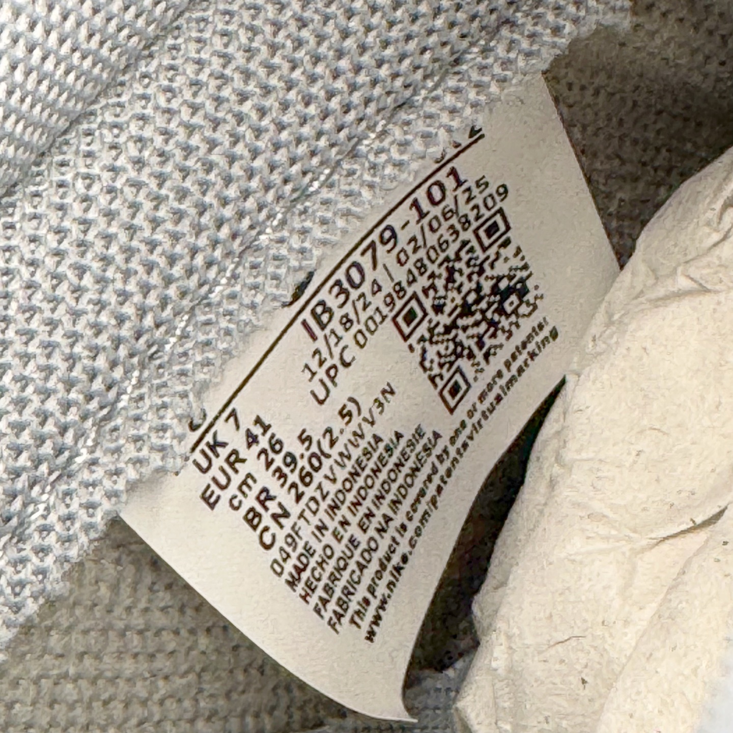 图片[10]-＃YC纯原 NK Dunk Low 碳黑灰 IB3079-101 实力大厂出品 新配色陆续开发 利润个位数只为口碑 全套原纸板楦头开发 确保原汁原味 完美呈现DUNK版型 一比一鞋头弧度高度鞋身弧度 此版本只针对中端市场 皮料材质有所更替 其他数据细节工艺流程均保持一致 绝不口嗨 细节品控鞋型随意对比 独家私模官方第六代原厂航空铝磨具打磨大底 鞋头坡度极致还原 无解鞋型 原盒原配 圈内天花板工艺 原厂玻璃冲刀 超高清洁度 全鞋零毛边皮料切割 原厂中底布点胶 中底布拉帮走线遵循公司 尺码：36 36.5 37.5 38 38.5 39 40 40.5 41 42 42.5 43 44 44.5 45 46-选品中心