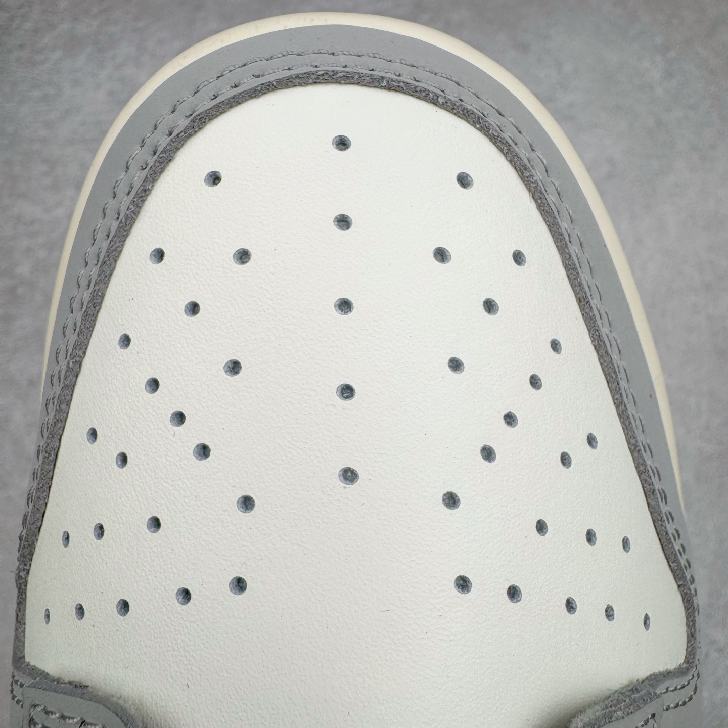 图片[15]-＃YC纯原 NK Dunk Low 碳黑灰 IB3079-101 实力大厂出品 新配色陆续开发 利润个位数只为口碑 全套原纸板楦头开发 确保原汁原味 完美呈现DUNK版型 一比一鞋头弧度高度鞋身弧度 此版本只针对中端市场 皮料材质有所更替 其他数据细节工艺流程均保持一致 绝不口嗨 细节品控鞋型随意对比 独家私模官方第六代原厂航空铝磨具打磨大底 鞋头坡度极致还原 无解鞋型 原盒原配 圈内天花板工艺 原厂玻璃冲刀 超高清洁度 全鞋零毛边皮料切割 原厂中底布点胶 中底布拉帮走线遵循公司 尺码：36 36.5 37.5 38 38.5 39 40 40.5 41 42 42.5 43 44 44.5 45 46-选品中心