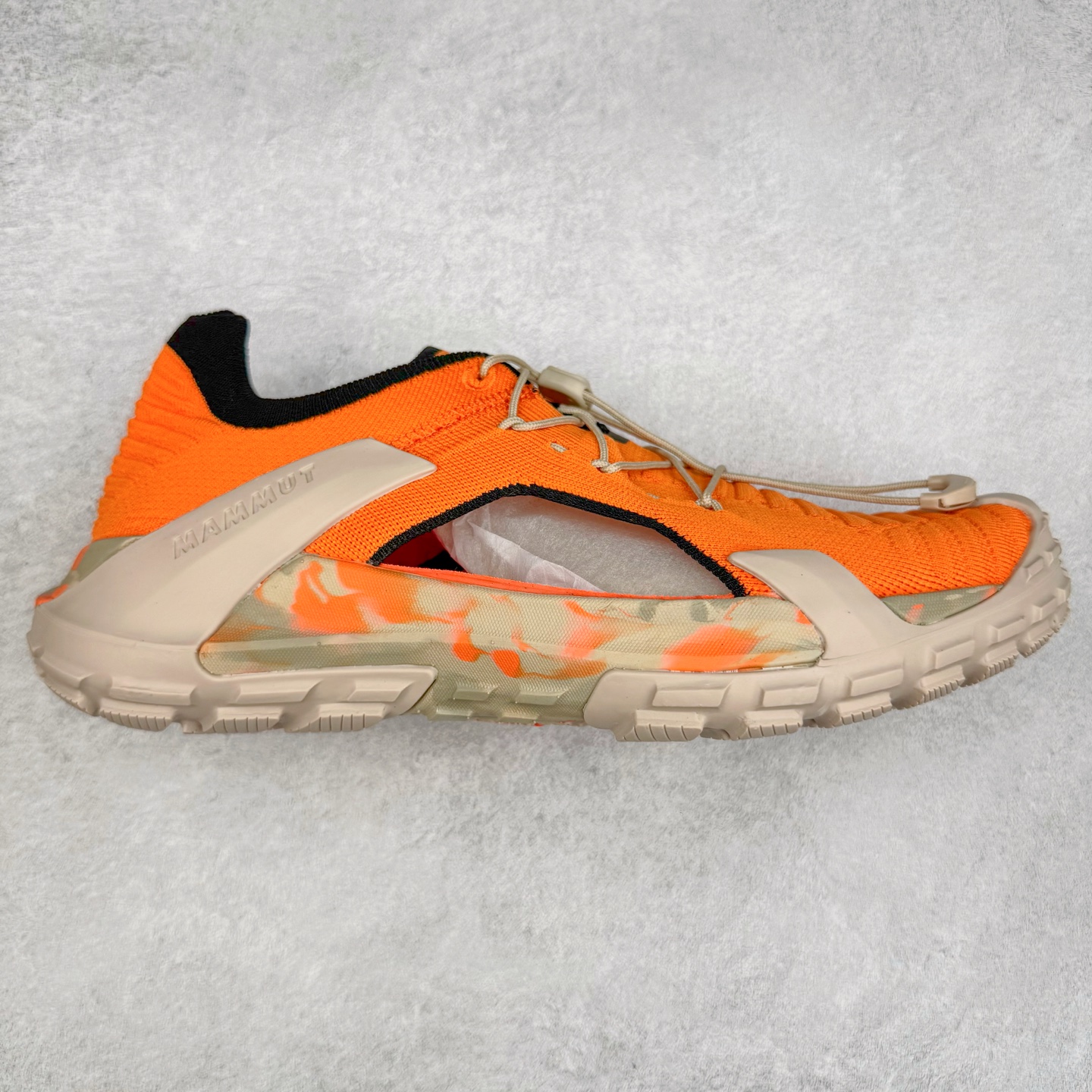 MAMMUT猛犸象 Hueco Knit 2 登山靴多功能鞋履 独立私模 顶级复刻百分百还原# 应用BASE FIT 2.0专利技术 拥有优越的抓地力、护趾力和运动缓冲功能 可折叠鞋跟 透气针织鞋面 适合春夏与初秋季节的设计 即刻\\\”履\\\”行出发 尺码：36 36.5 37.5 38 38.5 39 40 40.5 41 42 42.5 43 44 44.5 45 46-选品中心