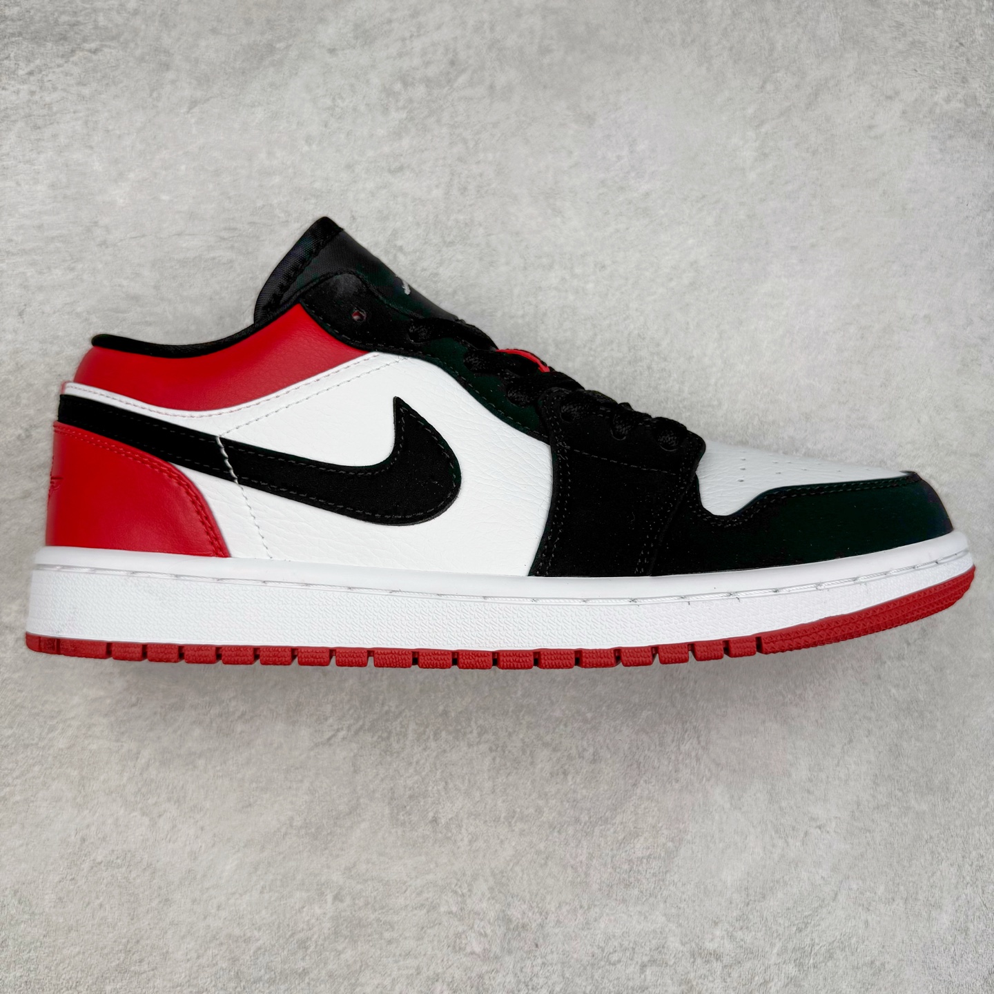 ＃C版福利特价 Air Jordan AJ1 Low 低帮系列 百分百全新货品 零氧化发霉 给足利润空间操作 超乎所想的高性价比 原装楦头纸板开发 完美鞋型 超高清洁度 鞋型不臃肿别扭 原厂内置全掌气垫 A模大底 鞋舌AJ原厂专用牛津布 AJ专用反口珍珠布 原厂无杂质高弹内里海棉 特殊封边弹力鞋带 原鞋开模 拒绝公底 购置公司同步原材料 都有细节原汁原味 忠于原版 尺码：36 36.5 37.5 38 38.5 39 40 40.5 41 42 42.5 43 44 44.5 45 46-选品中心
