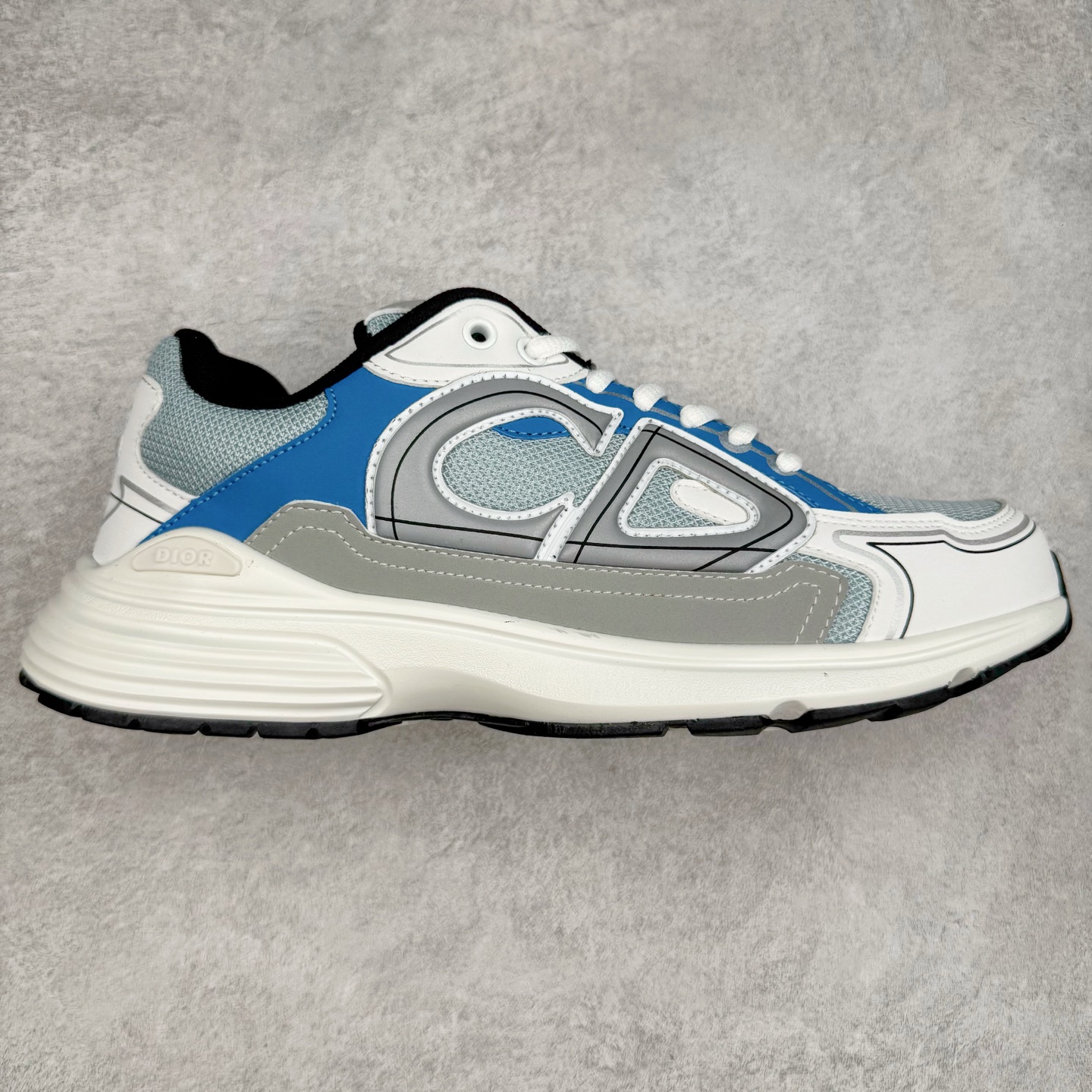 #福利特价 Dior B30 迪奥网眼织物低帮运动休闲鞋 该款系列采用黑网色眼织物白和色科技料面精心制 作饰以反光“CD30”图形标志 外格轻盈的刻雕效果橡胶鞋搭底配标志性点的缀提升格调 内弹部力细节塑造想理的舒适穿着体验可与各休式闲造型配搭 彰显尚时现代的运风动范 尺码:36 37 35 39 40 41 42 43 44 45-选品中心