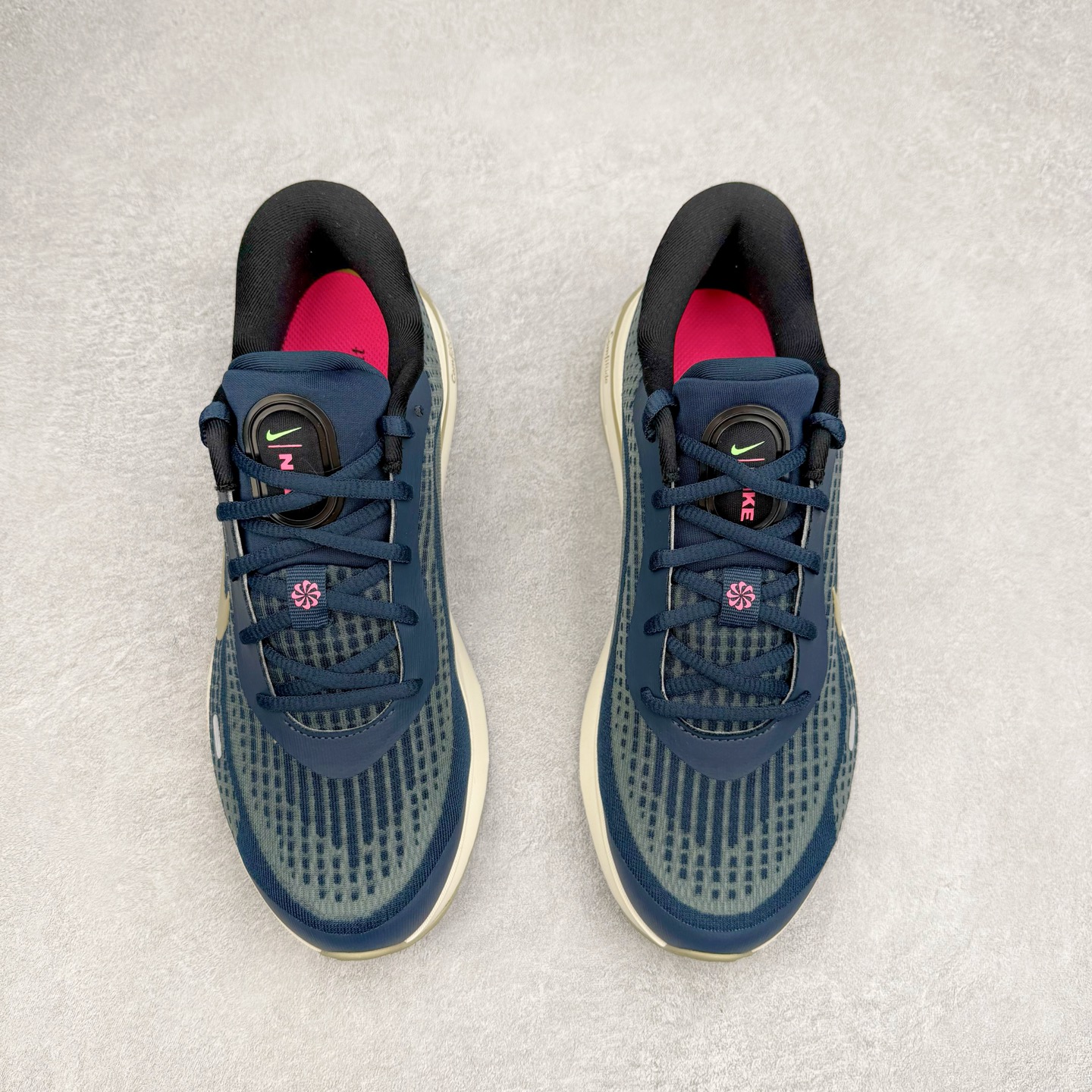 图片[2]-＃TG纯原 NK Journey Run 旅程慢跑系列低帮轻质缓震休闲运动公路跑步鞋 FN0228-403 采用科技织法轻盈织物合成鞋面材质 搭载柔软厚实ComfiRide 泡绵缓震组合外置防滑耐磨橡胶底片 穿上 Journey Run 公路跑步鞋 尽情畅跑 享受每一步的风景 搭载柔软厚实的 ComfiRide 泡绵缓震配置 助你征服充满挑战的路面 大步流星 微笑前行 该鞋款舒适非凡 让你爱不释脚 尺码：35.5 36 36.5 37.5 38 38.5 39 40 40.5 41 42 42.5 43 44 44.5 45-选品中心