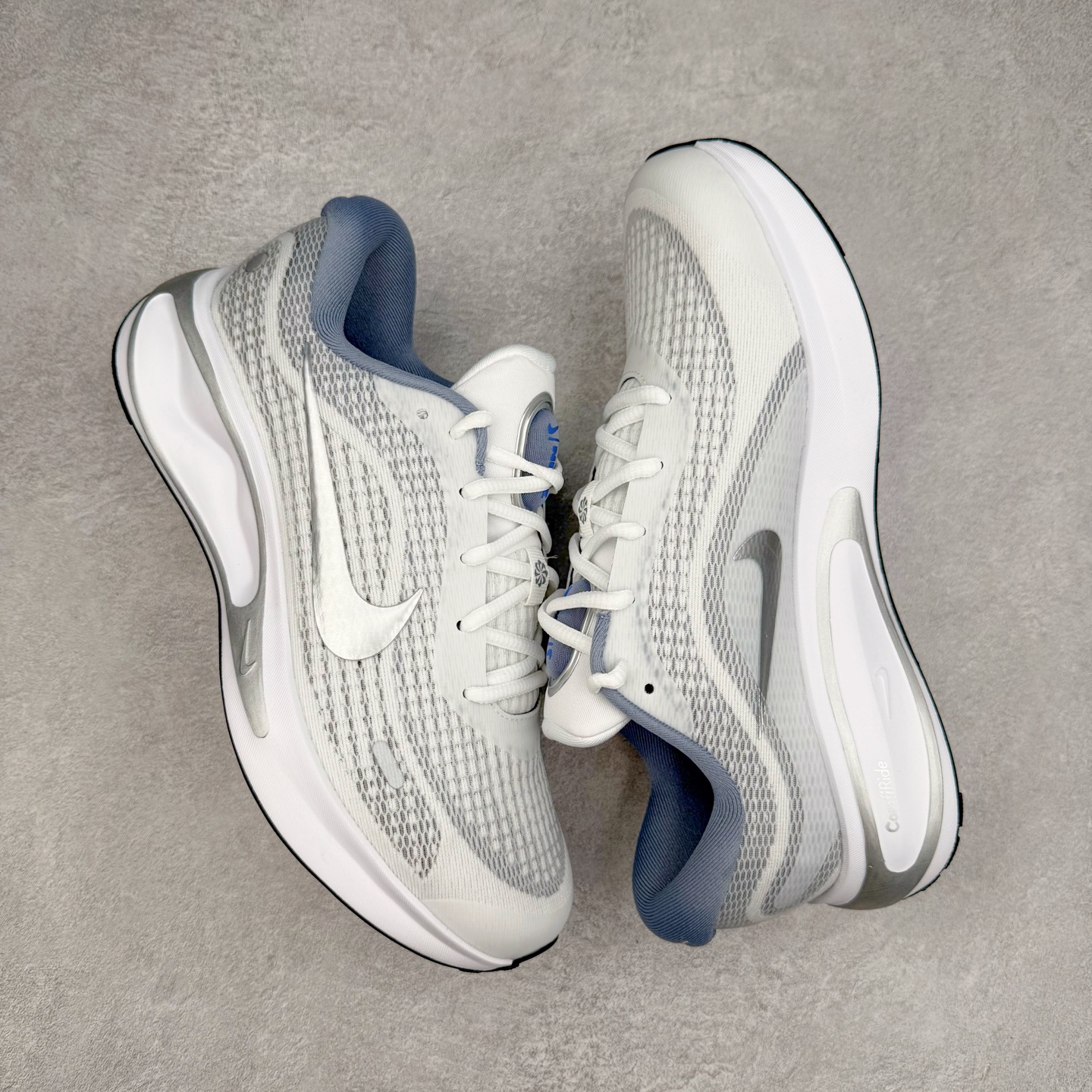 图片[3]-＃TG纯原 NK Journey Run 旅程慢跑系列低帮轻质缓震休闲运动公路跑步鞋 FJ7765-104 采用科技织法轻盈织物合成鞋面材质 搭载柔软厚实ComfiRide 泡绵缓震组合外置防滑耐磨橡胶底片 穿上 Journey Run 公路跑步鞋 尽情畅跑 享受每一步的风景 搭载柔软厚实的 ComfiRide 泡绵缓震配置 助你征服充满挑战的路面 大步流星 微笑前行 该鞋款舒适非凡 让你爱不释脚 尺码：35.5 36 36.5 37.5 38 38.5 39 40 40.5 41 42 42.5 43 44 44.5 45-选品中心