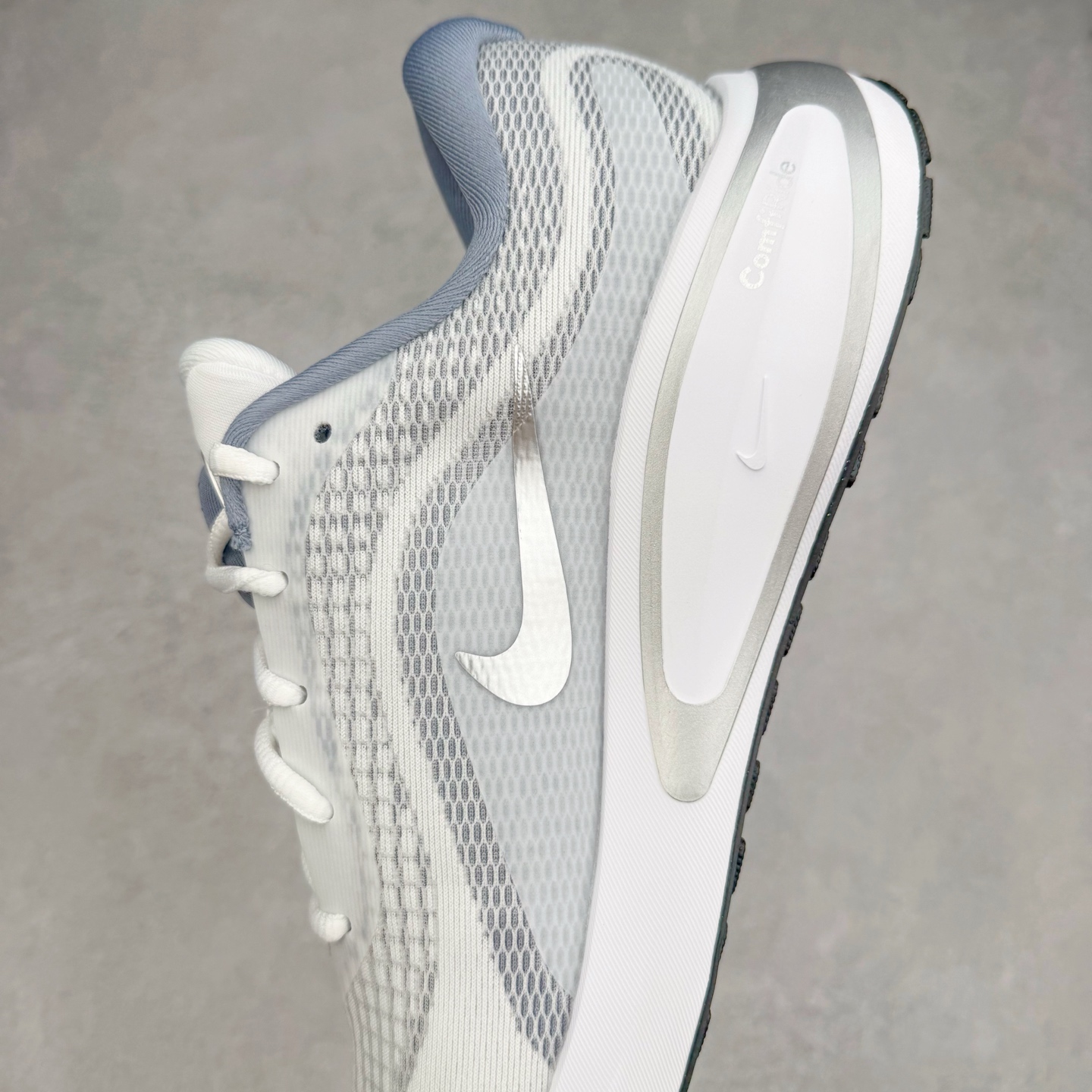 图片[7]-＃TG纯原 NK Journey Run 旅程慢跑系列低帮轻质缓震休闲运动公路跑步鞋 FJ7765-104 采用科技织法轻盈织物合成鞋面材质 搭载柔软厚实ComfiRide 泡绵缓震组合外置防滑耐磨橡胶底片 穿上 Journey Run 公路跑步鞋 尽情畅跑 享受每一步的风景 搭载柔软厚实的 ComfiRide 泡绵缓震配置 助你征服充满挑战的路面 大步流星 微笑前行 该鞋款舒适非凡 让你爱不释脚 尺码：35.5 36 36.5 37.5 38 38.5 39 40 40.5 41 42 42.5 43 44 44.5 45-选品中心