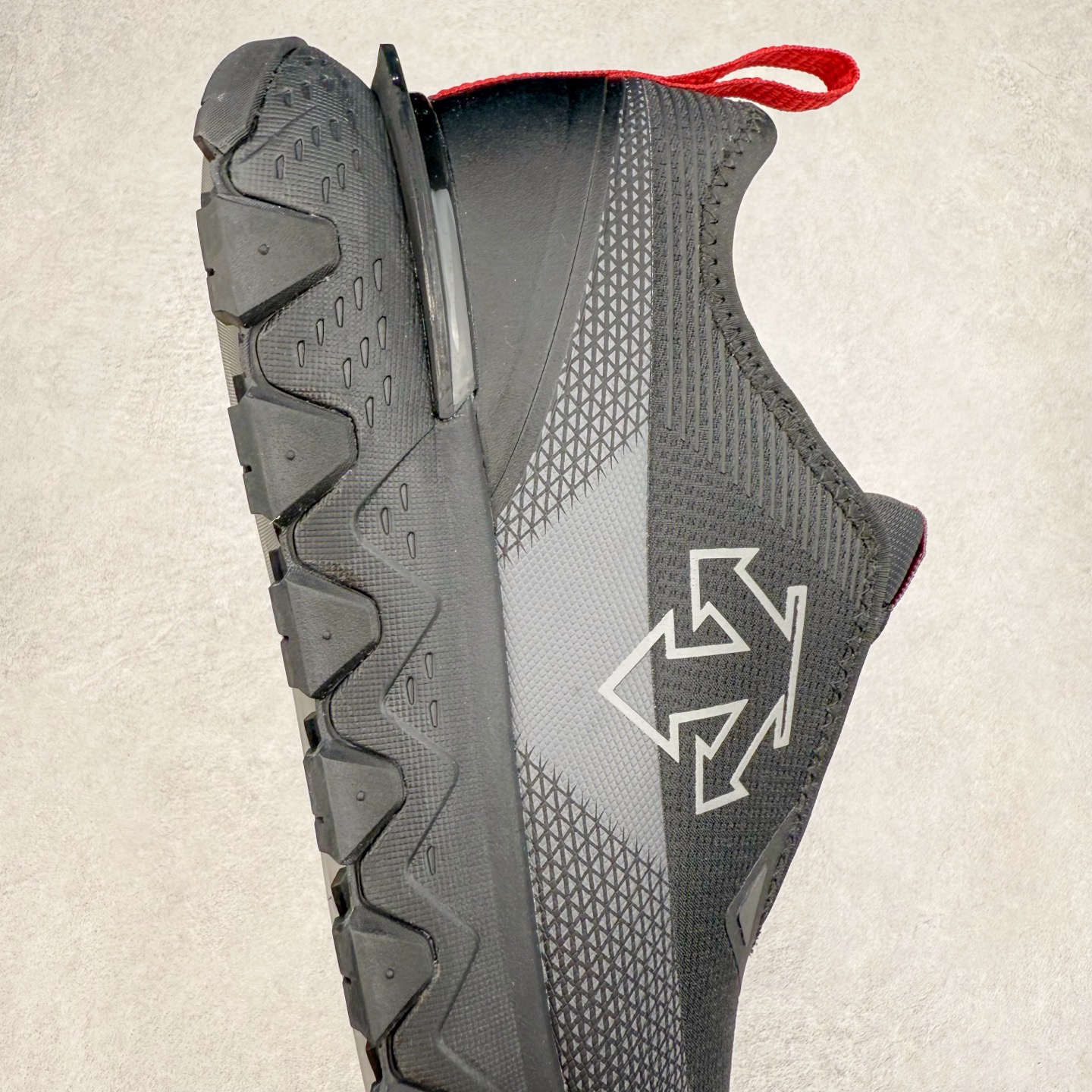 图片[6]-DESCENTE SKI STYLE SNOW RIDE 迪桑特舒适防滑耐磨低帮生活休闲鞋 DESCENTE（迪桑特）创立于1935年，品牌名取自法语词汇，意为“滑降”。品牌箭头标识代表滑雪的三种技术“高速直线滑行”、“穿越”和“侧滑”，也寓意品牌在打造高端专业运动产品中不断追求完美的创新精神，致力于成为中国高端专业滑雪、综训、女子、铁人三项、高尔夫的第一品牌。尺码：39 40 40.5 41 42 42.5 43 44 44.5 45-选品中心