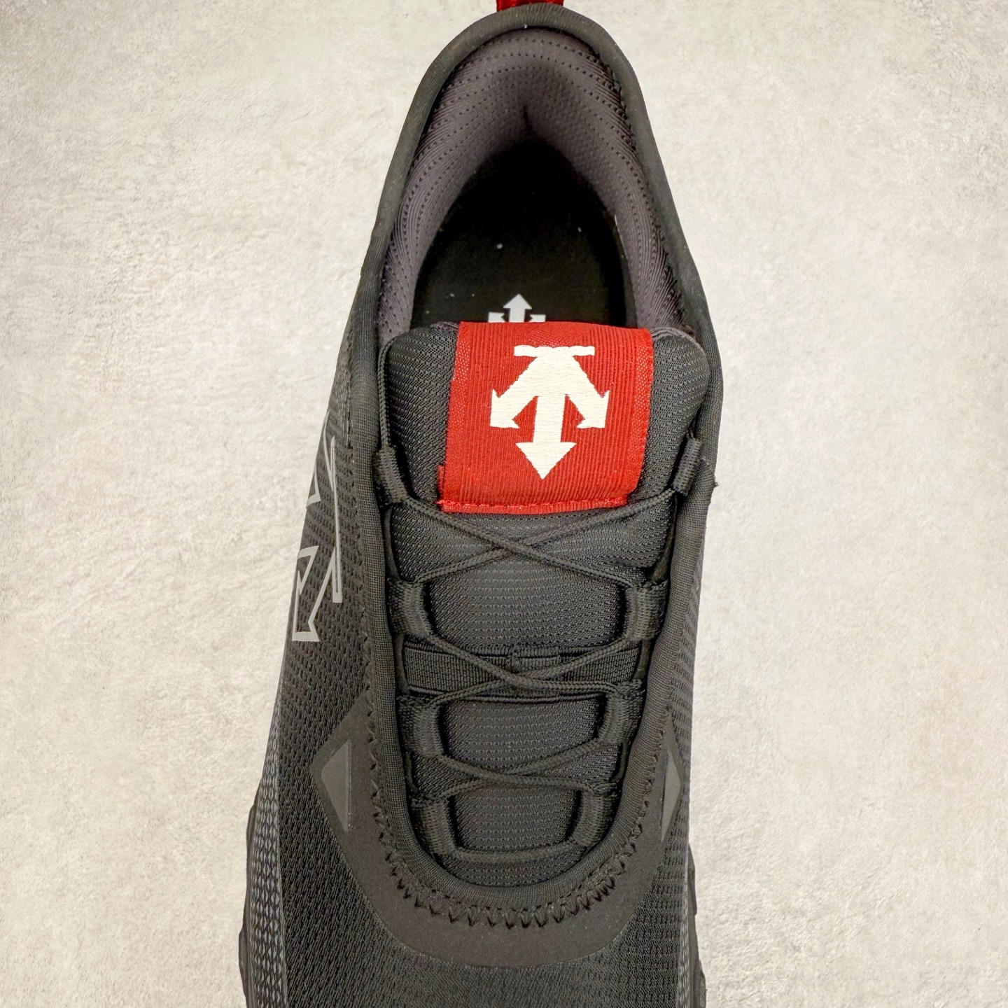 图片[5]-DESCENTE SKI STYLE SNOW RIDE 迪桑特舒适防滑耐磨低帮生活休闲鞋 DESCENTE（迪桑特）创立于1935年，品牌名取自法语词汇，意为“滑降”。品牌箭头标识代表滑雪的三种技术“高速直线滑行”、“穿越”和“侧滑”，也寓意品牌在打造高端专业运动产品中不断追求完美的创新精神，致力于成为中国高端专业滑雪、综训、女子、铁人三项、高尔夫的第一品牌。尺码：39 40 40.5 41 42 42.5 43 44 44.5 45-选品中心