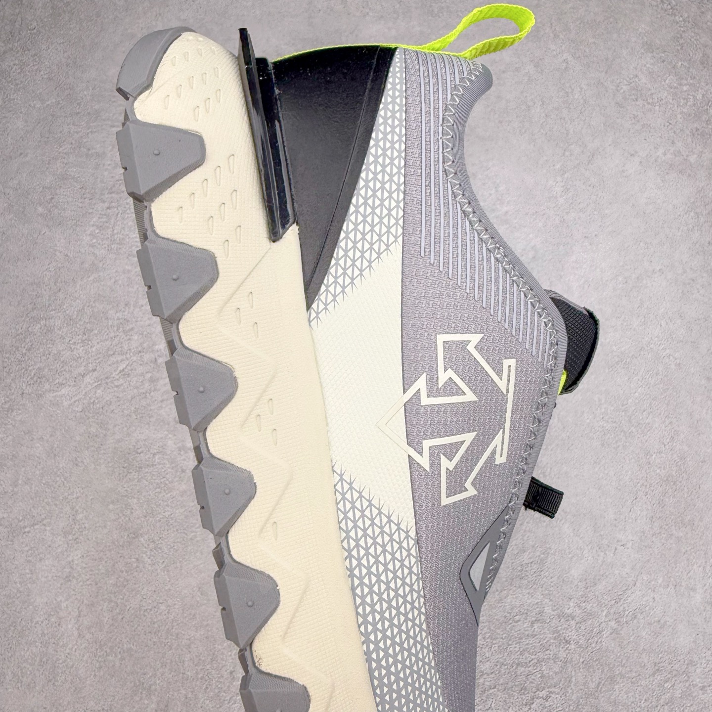 图片[6]-DESCENTE SKI STYLE SNOW RIDE 迪桑特舒适防滑耐磨低帮生活休闲鞋 DESCENTE（迪桑特）创立于1935年，品牌名取自法语词汇，意为“滑降”。品牌箭头标识代表滑雪的三种技术“高速直线滑行”、“穿越”和“侧滑”，也寓意品牌在打造高端专业运动产品中不断追求完美的创新精神，致力于成为中国高端专业滑雪、综训、女子、铁人三项、高尔夫的第一品牌。尺码：39 40 40.5 41 42 42.5 43 44 44.5 45-选品中心