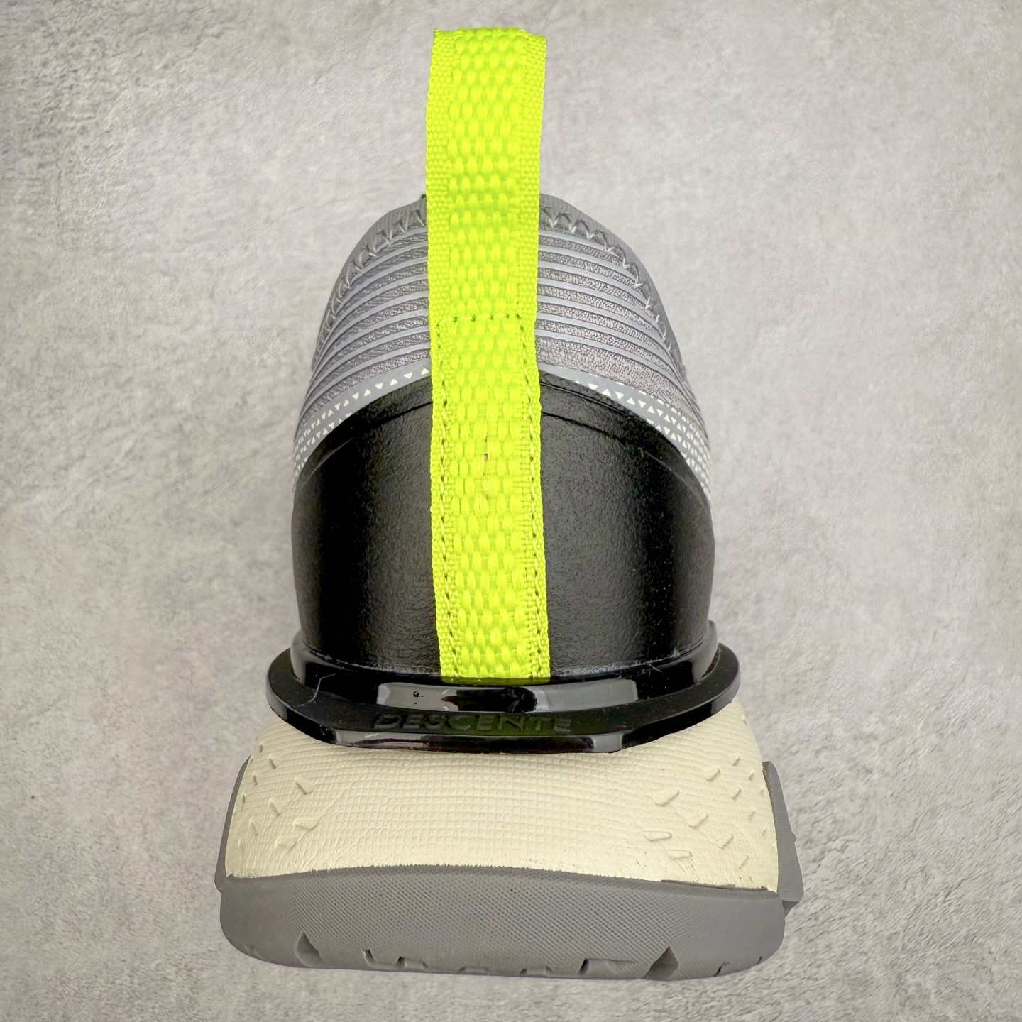 图片[8]-DESCENTE SKI STYLE SNOW RIDE 迪桑特舒适防滑耐磨低帮生活休闲鞋 DESCENTE（迪桑特）创立于1935年，品牌名取自法语词汇，意为“滑降”。品牌箭头标识代表滑雪的三种技术“高速直线滑行”、“穿越”和“侧滑”，也寓意品牌在打造高端专业运动产品中不断追求完美的创新精神，致力于成为中国高端专业滑雪、综训、女子、铁人三项、高尔夫的第一品牌。尺码：39 40 40.5 41 42 42.5 43 44 44.5 45-选品中心