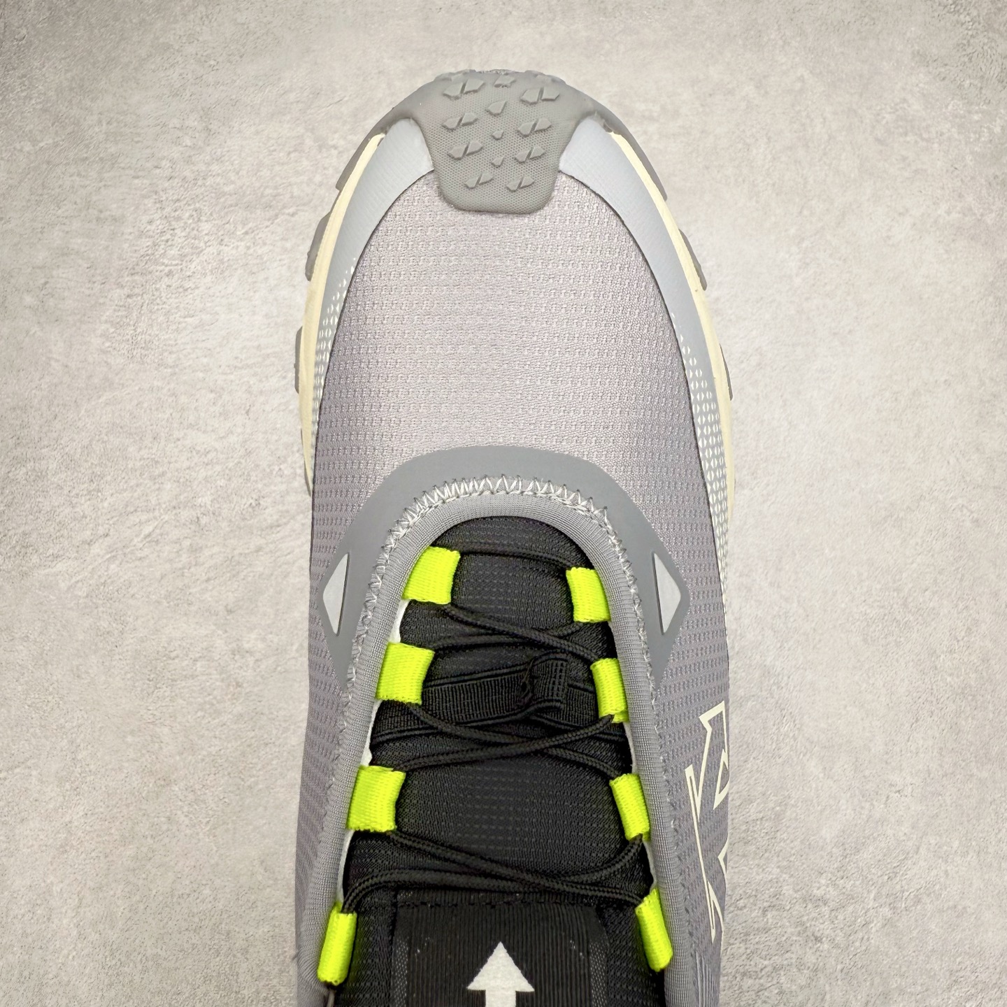 图片[4]-DESCENTE SKI STYLE SNOW RIDE 迪桑特舒适防滑耐磨低帮生活休闲鞋 DESCENTE（迪桑特）创立于1935年，品牌名取自法语词汇，意为“滑降”。品牌箭头标识代表滑雪的三种技术“高速直线滑行”、“穿越”和“侧滑”，也寓意品牌在打造高端专业运动产品中不断追求完美的创新精神，致力于成为中国高端专业滑雪、综训、女子、铁人三项、高尔夫的第一品牌。尺码：39 40 40.5 41 42 42.5 43 44 44.5 45-选品中心