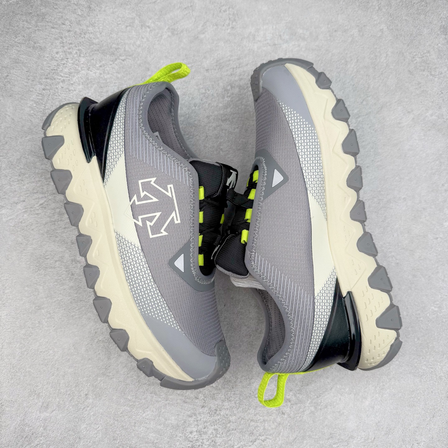 图片[3]-DESCENTE SKI STYLE SNOW RIDE 迪桑特舒适防滑耐磨低帮生活休闲鞋 DESCENTE（迪桑特）创立于1935年，品牌名取自法语词汇，意为“滑降”。品牌箭头标识代表滑雪的三种技术“高速直线滑行”、“穿越”和“侧滑”，也寓意品牌在打造高端专业运动产品中不断追求完美的创新精神，致力于成为中国高端专业滑雪、综训、女子、铁人三项、高尔夫的第一品牌。尺码：39 40 40.5 41 42 42.5 43 44 44.5 45-选品中心