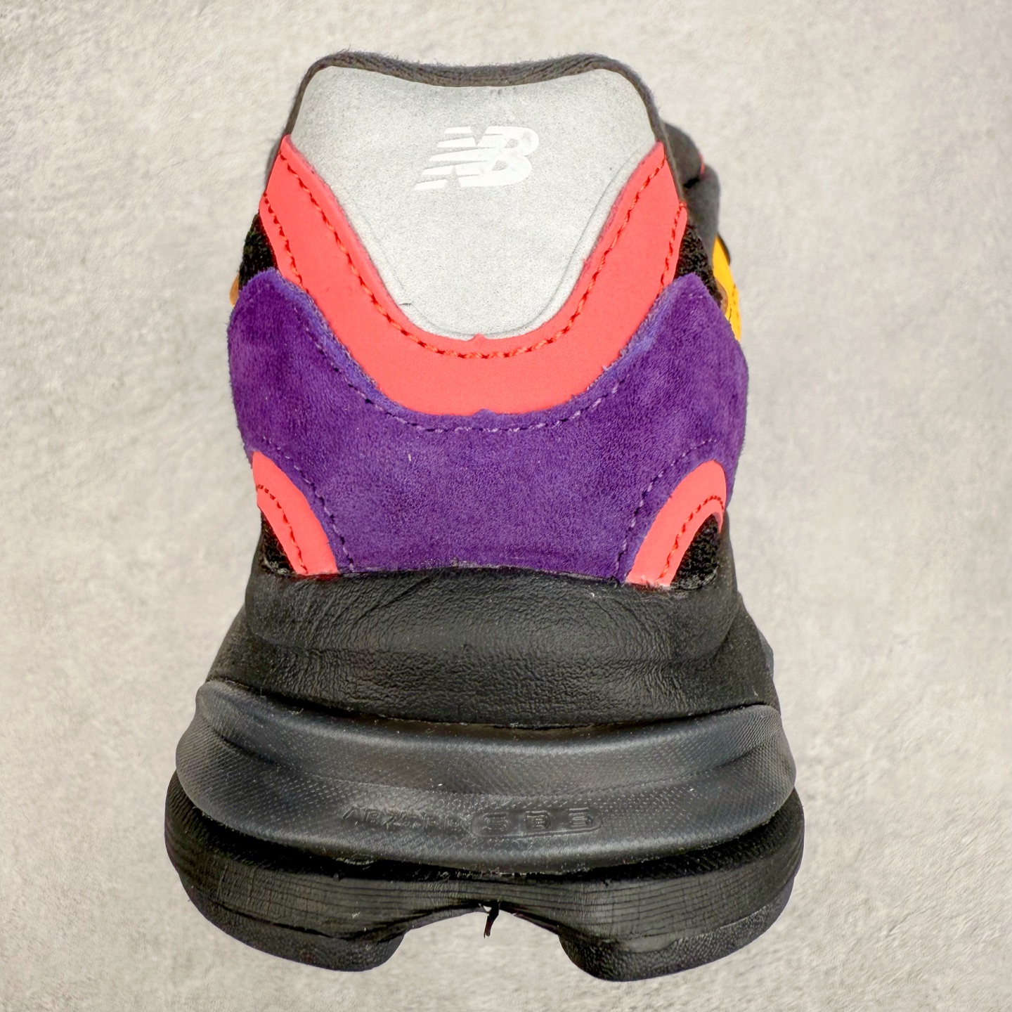 图片[8]-New Balance NB2010系列新百伦经典复古休闲运动板鞋 以ENCAP中底配以升级版 N-ERGY缓震物料 鞋面则采用特色的柔软麂皮搭以NewBalance经典的尼龙网布 低调中还原跑鞋本真 更年轻化的设计理念与材质 让新世代青年得以用全新视角体验经典鞋款的传奇魅力尺码：36 37 37.5 38 38.5 39.5 40 40.5 41.5 42 42.5 43 44 45 46-选品中心