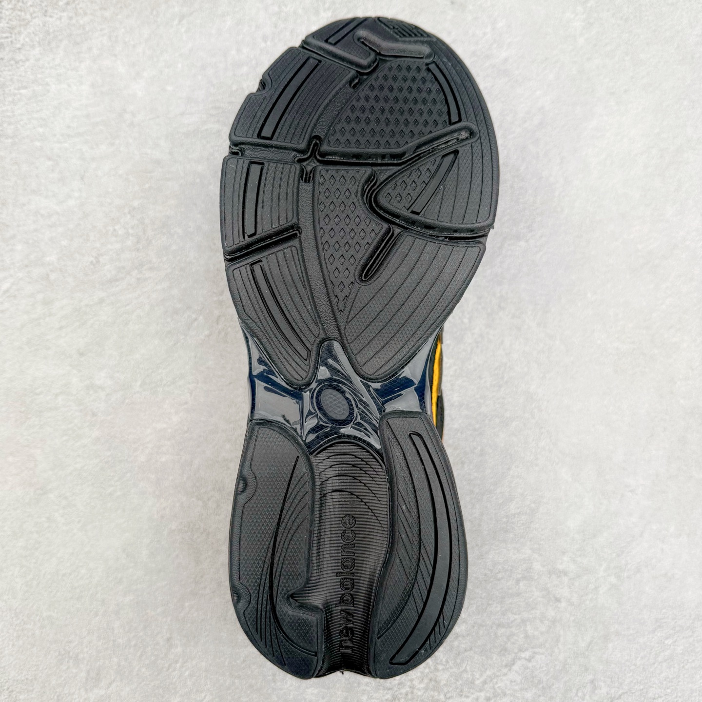 图片[9]-New Balance NB2010系列新百伦经典复古休闲运动板鞋 以ENCAP中底配以升级版 N-ERGY缓震物料 鞋面则采用特色的柔软麂皮搭以NewBalance经典的尼龙网布 低调中还原跑鞋本真 更年轻化的设计理念与材质 让新世代青年得以用全新视角体验经典鞋款的传奇魅力尺码：36 37 37.5 38 38.5 39.5 40 40.5 41.5 42 42.5 43 44 45 46-选品中心