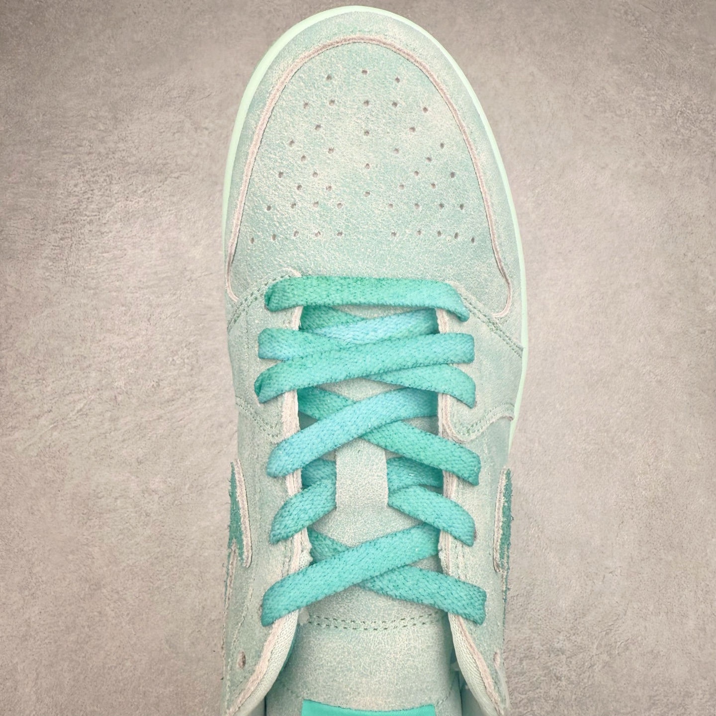 图片[4]-＃K版 Air Jordan AJ1 Low 低帮 蓝绿色HQ8111-300 全新流水线出品 DT版本唯一平替选择 市场第二梯队最强版 全部原鞋开发 原楦原纸板开发 全鞋电脑针车 原厂内置全掌气垫 原盒内在原标 唯一Zp原版鞋带绑法 免检产品 全新2022版型 全头层皮料 完美零毛边处理 原厂配置全掌气垫 价格定位良心 几十个配色陆续出货 实拍调校N版已经零色差零失真 百分百还原实物色彩所见即所得 不存在货不对板色差等低级问题 选购参考实物拍摄 不混卖不参货 只用心做好货严格选品 承诺混一赔十 尺码：36 36.5 37.5 38 38.5 39 40 40.5 41 42 42.5 43 44 44.5 45-选品中心