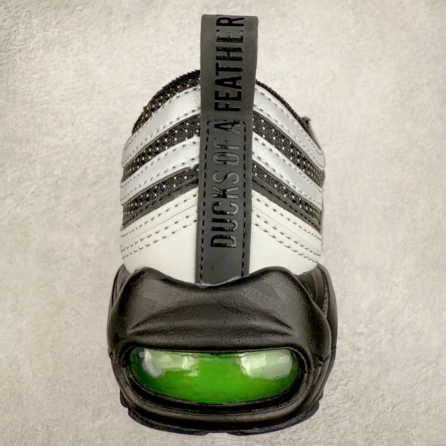 图片[8]-Division Street x NK Air Max 95/97 联名款时尚舒适低帮休闲气垫跑步鞋 IM2174-001 设计灵感源于人体构造 中底设计基于人体的脊柱构造 是整体设计的核心 尼龙孔眼代表了肋骨 而分层式面板和网眼象征着肌肉纤维和肉体组织 采用了两个独立的吹塑成型的Air-Sole单元 并首次在前掌使用可视化气垫设计 Swoosh logo被当作一个标点符号放在了鞋子的后帮位置 尺码：36 36.5 37.5 38 38.5 39 40 40.5 41 42 42.5 43 44 44.5 45 46-选品中心