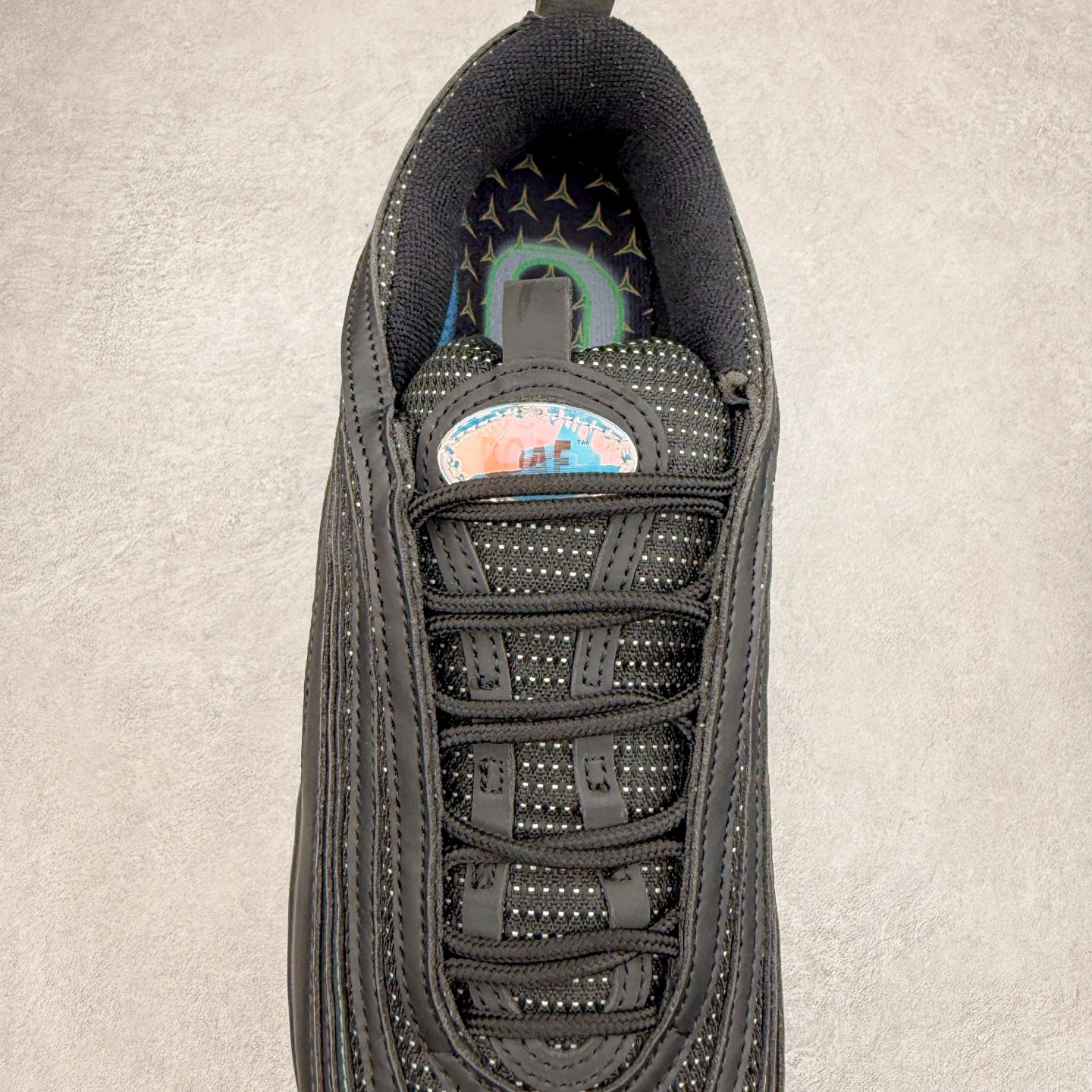 图片[5]-Division Street x NK Air Max 95/97 联名款时尚舒适低帮休闲气垫跑步鞋 II1711-900 设计灵感源于人体构造 中底设计基于人体的脊柱构造 是整体设计的核心 尼龙孔眼代表了肋骨 而分层式面板和网眼象征着肌肉纤维和肉体组织 采用了两个独立的吹塑成型的Air-Sole单元 并首次在前掌使用可视化气垫设计 Swoosh logo被当作一个标点符号放在了鞋子的后帮位置 尺码：36 36.5 37.5 38 38.5 39 40 40.5 41 42 42.5 43 44 44.5 45 46-选品中心