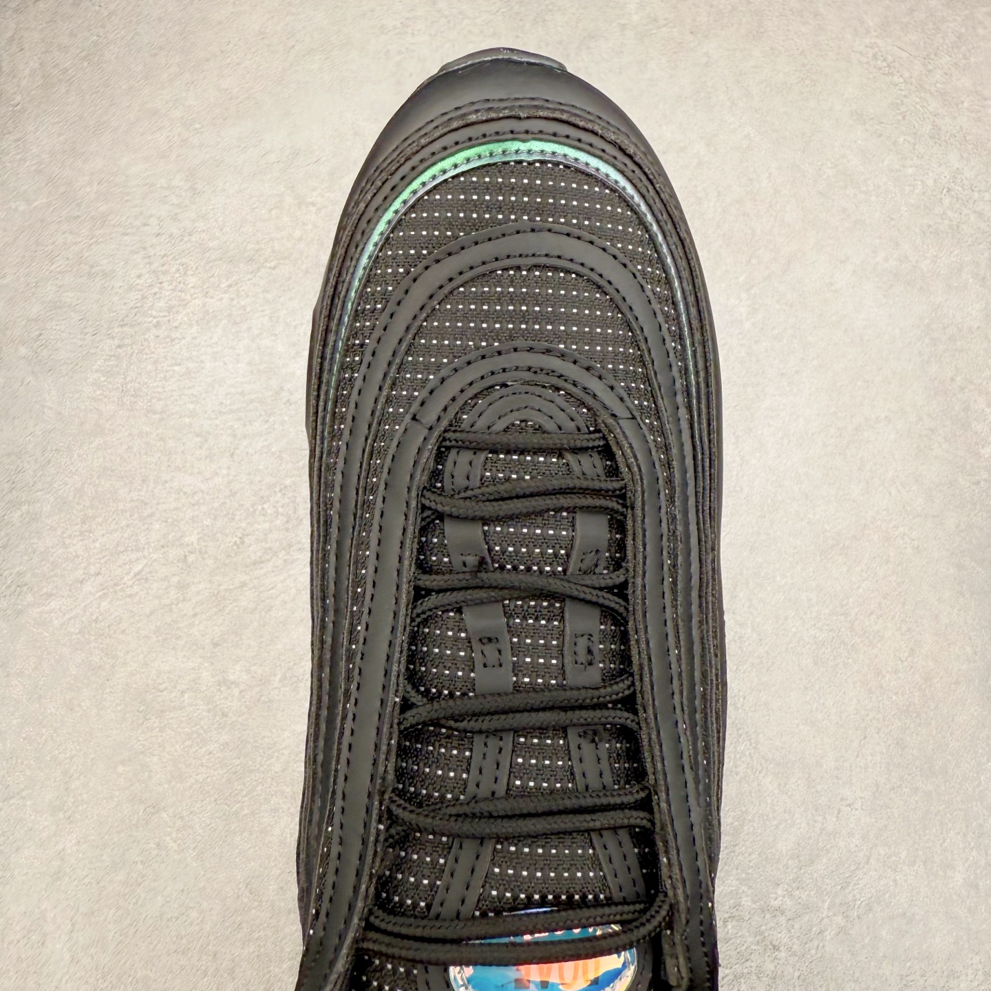 图片[4]-Division Street x NK Air Max 95/97 联名款时尚舒适低帮休闲气垫跑步鞋 II1711-900 设计灵感源于人体构造 中底设计基于人体的脊柱构造 是整体设计的核心 尼龙孔眼代表了肋骨 而分层式面板和网眼象征着肌肉纤维和肉体组织 采用了两个独立的吹塑成型的Air-Sole单元 并首次在前掌使用可视化气垫设计 Swoosh logo被当作一个标点符号放在了鞋子的后帮位置 尺码：36 36.5 37.5 38 38.5 39 40 40.5 41 42 42.5 43 44 44.5 45 46-选品中心