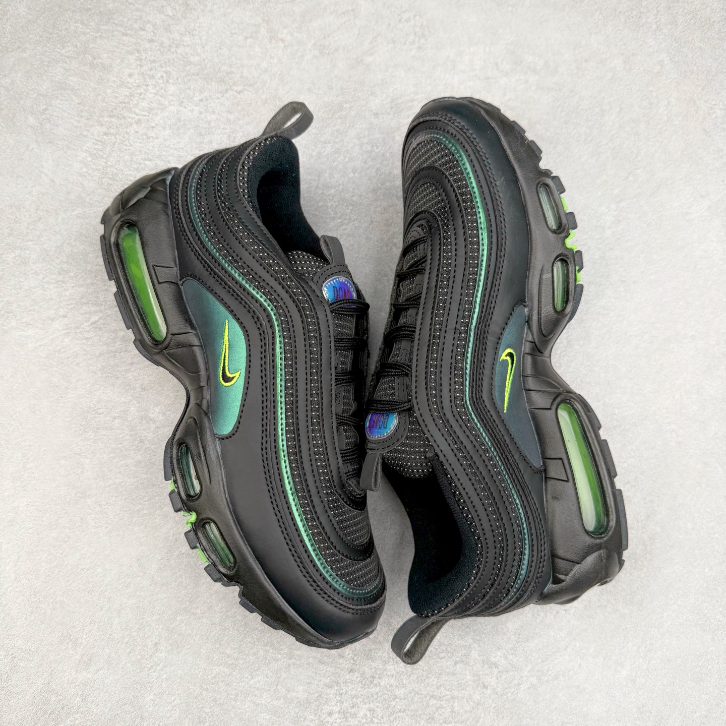 图片[3]-Division Street x NK Air Max 95/97 联名款时尚舒适低帮休闲气垫跑步鞋 II1711-900 设计灵感源于人体构造 中底设计基于人体的脊柱构造 是整体设计的核心 尼龙孔眼代表了肋骨 而分层式面板和网眼象征着肌肉纤维和肉体组织 采用了两个独立的吹塑成型的Air-Sole单元 并首次在前掌使用可视化气垫设计 Swoosh logo被当作一个标点符号放在了鞋子的后帮位置 尺码：36 36.5 37.5 38 38.5 39 40 40.5 41 42 42.5 43 44 44.5 45 46-选品中心
