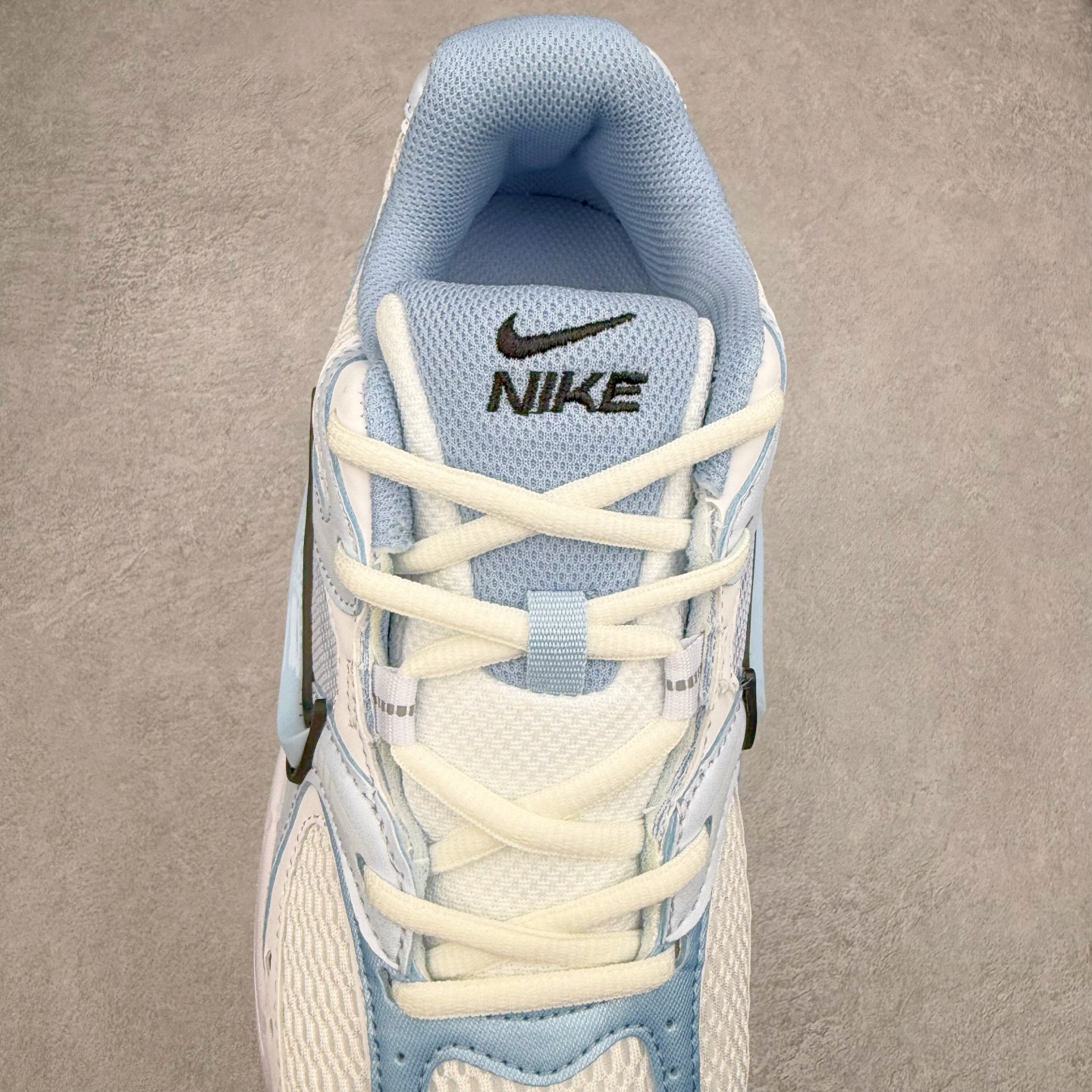 图片[5]-NK V5 RNR 舒适百搭防滑耐磨低帮跑步鞋 IF2330-600 舒适有型适合日常穿着 该鞋款延续千禧年经典设计搭载泡绵中底 厚实而轻盈匠心细节巧搭立体耐克勾标志焕新演绎复古跑鞋 鞋款从千禧年美学汲取灵感 混搭多种材质突显层次感立体感和传统跑步风范 尺码：36 36.5 37.5 38 38.5 39 40 40.5 41 42 42.5 43 44 44.5 45-选品中心