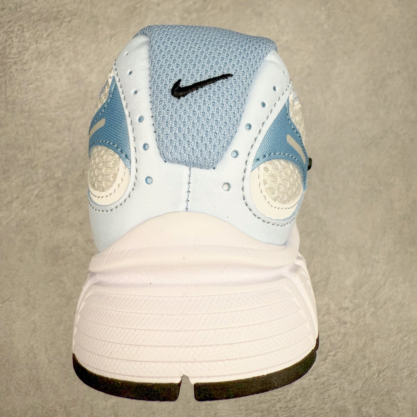 图片[8]-NK V5 RNR 舒适百搭防滑耐磨低帮跑步鞋 IF2330-600 舒适有型适合日常穿着 该鞋款延续千禧年经典设计搭载泡绵中底 厚实而轻盈匠心细节巧搭立体耐克勾标志焕新演绎复古跑鞋 鞋款从千禧年美学汲取灵感 混搭多种材质突显层次感立体感和传统跑步风范 尺码：36 36.5 37.5 38 38.5 39 40 40.5 41 42 42.5 43 44 44.5 45-选品中心