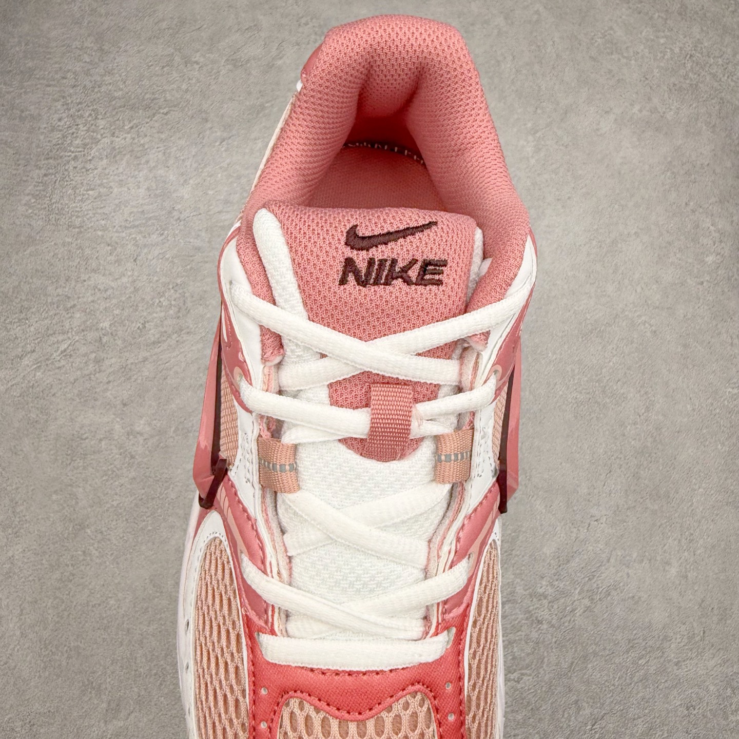 图片[5]-NK V5 RNR 舒适百搭防滑耐磨低帮跑步鞋 IH1980-140 舒适有型适合日常穿着 该鞋款延续千禧年经典设计搭载泡绵中底 厚实而轻盈匠心细节巧搭立体耐克勾标志焕新演绎复古跑鞋 鞋款从千禧年美学汲取灵感 混搭多种材质突显层次感立体感和传统跑步风范 尺码：36 36.5 37.5 38 38.5 39 40 40.5 41 42 42.5 43 44 44.5 45-选品中心