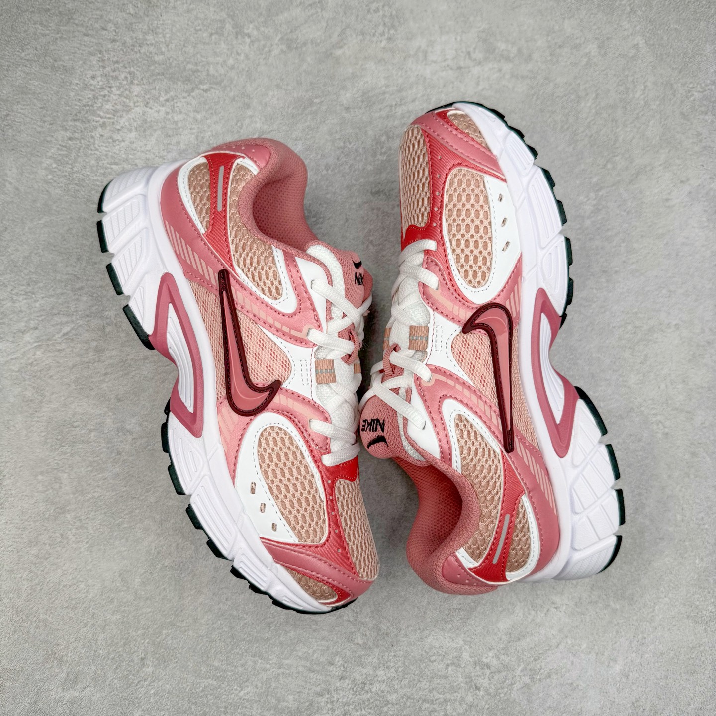 图片[3]-NK V5 RNR 舒适百搭防滑耐磨低帮跑步鞋 IH1980-140 舒适有型适合日常穿着 该鞋款延续千禧年经典设计搭载泡绵中底 厚实而轻盈匠心细节巧搭立体耐克勾标志焕新演绎复古跑鞋 鞋款从千禧年美学汲取灵感 混搭多种材质突显层次感立体感和传统跑步风范 尺码：36 36.5 37.5 38 38.5 39 40 40.5 41 42 42.5 43 44 44.5 45-选品中心