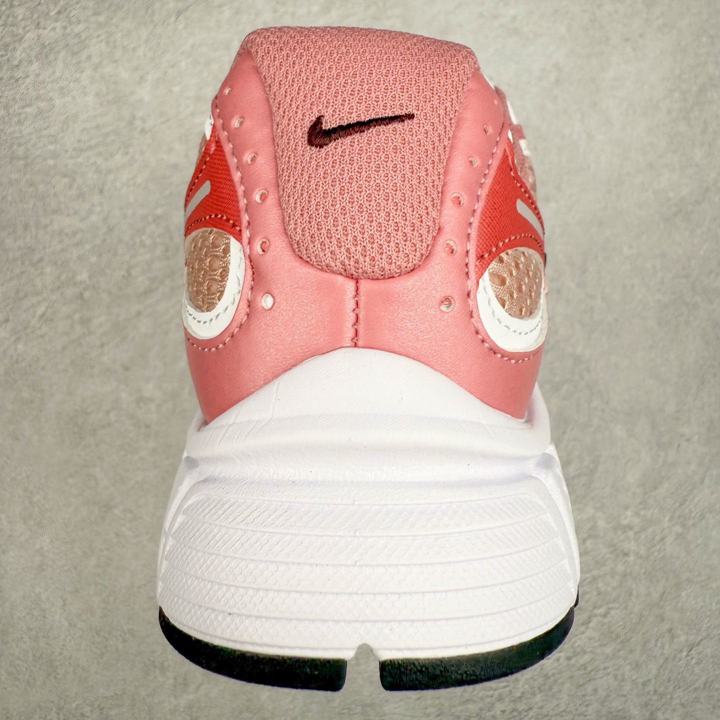 图片[8]-NK V5 RNR 舒适百搭防滑耐磨低帮跑步鞋 IH1980-140 舒适有型适合日常穿着 该鞋款延续千禧年经典设计搭载泡绵中底 厚实而轻盈匠心细节巧搭立体耐克勾标志焕新演绎复古跑鞋 鞋款从千禧年美学汲取灵感 混搭多种材质突显层次感立体感和传统跑步风范 尺码：36 36.5 37.5 38 38.5 39 40 40.5 41 42 42.5 43 44 44.5 45-选品中心