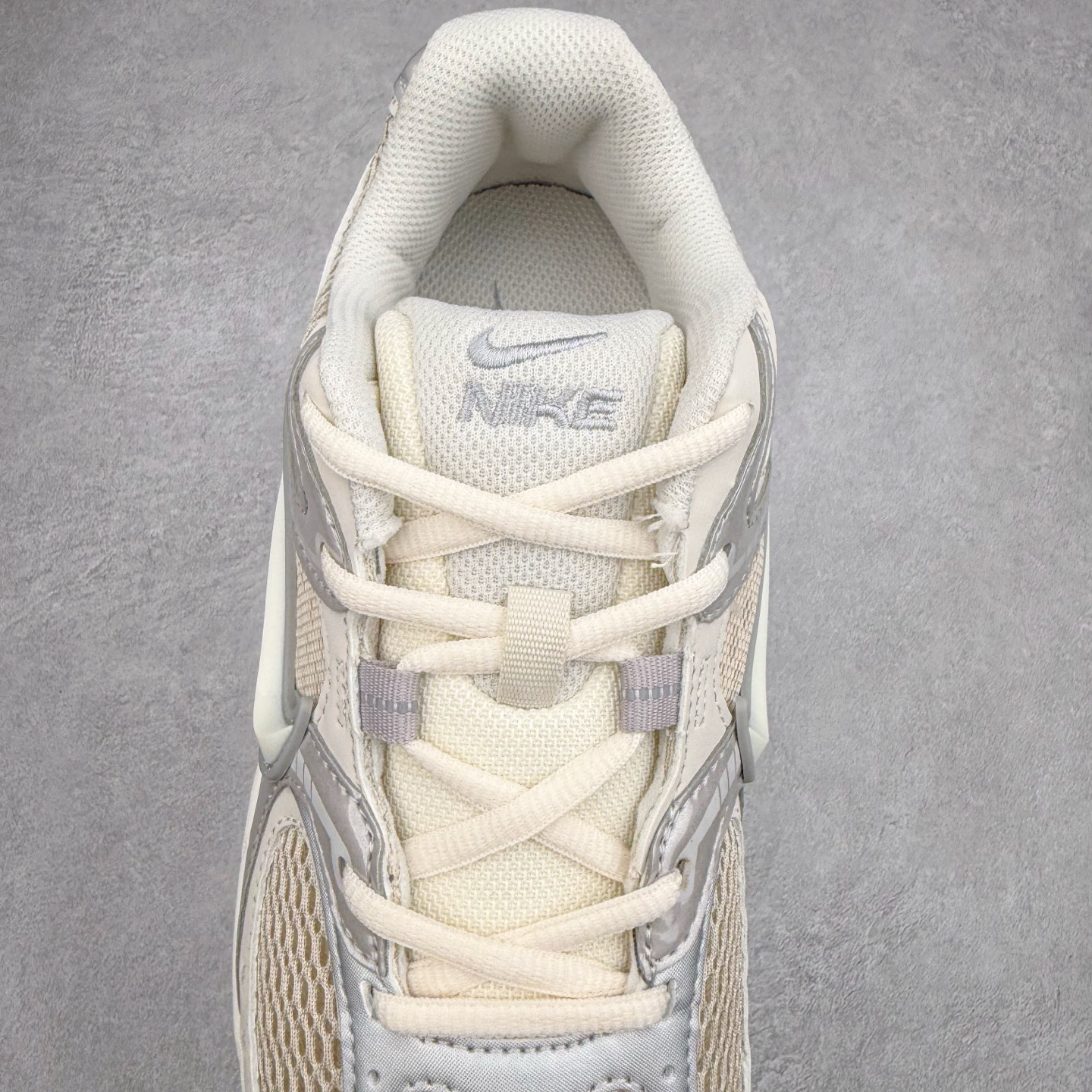 图片[5]-NK V5 RNR 舒适百搭防滑耐磨低帮跑步鞋 IF2330-001 舒适有型适合日常穿着 该鞋款延续千禧年经典设计搭载泡绵中底 厚实而轻盈匠心细节巧搭立体耐克勾标志焕新演绎复古跑鞋 鞋款从千禧年美学汲取灵感 混搭多种材质突显层次感立体感和传统跑步风范 尺码：36 36.5 37.5 38 38.5 39 40 40.5 41 42 42.5 43 44 44.5 45-选品中心