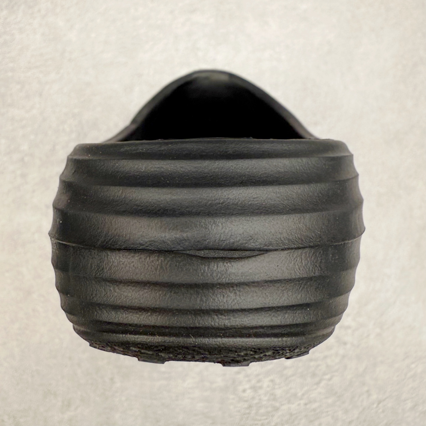 图片[8]-NK ReactX Rejuven8 简约舒适百搭拖鞋 从名字就能看出，这款鞋搭载了React X缓震科技，保证了舒适的脚感和轻盈的穿着体验。设计上，这双鞋采用了近几年非常流行的洞洞鞋风格，但特别之处在于加入了波浪纹路细节，让整个鞋型看起来更有立体感，视觉上也增添了几分现代感。尺码：36 36.5 37.5 38 38.5 39 40 40.5 41 42 42.5 43 44 44.5 45-选品中心