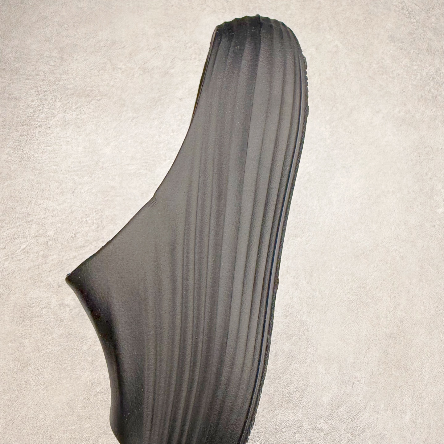 图片[7]-NK ReactX Rejuven8 简约舒适百搭拖鞋 从名字就能看出，这款鞋搭载了React X缓震科技，保证了舒适的脚感和轻盈的穿着体验。设计上，这双鞋采用了近几年非常流行的洞洞鞋风格，但特别之处在于加入了波浪纹路细节，让整个鞋型看起来更有立体感，视觉上也增添了几分现代感。尺码：36 36.5 37.5 38 38.5 39 40 40.5 41 42 42.5 43 44 44.5 45-选品中心