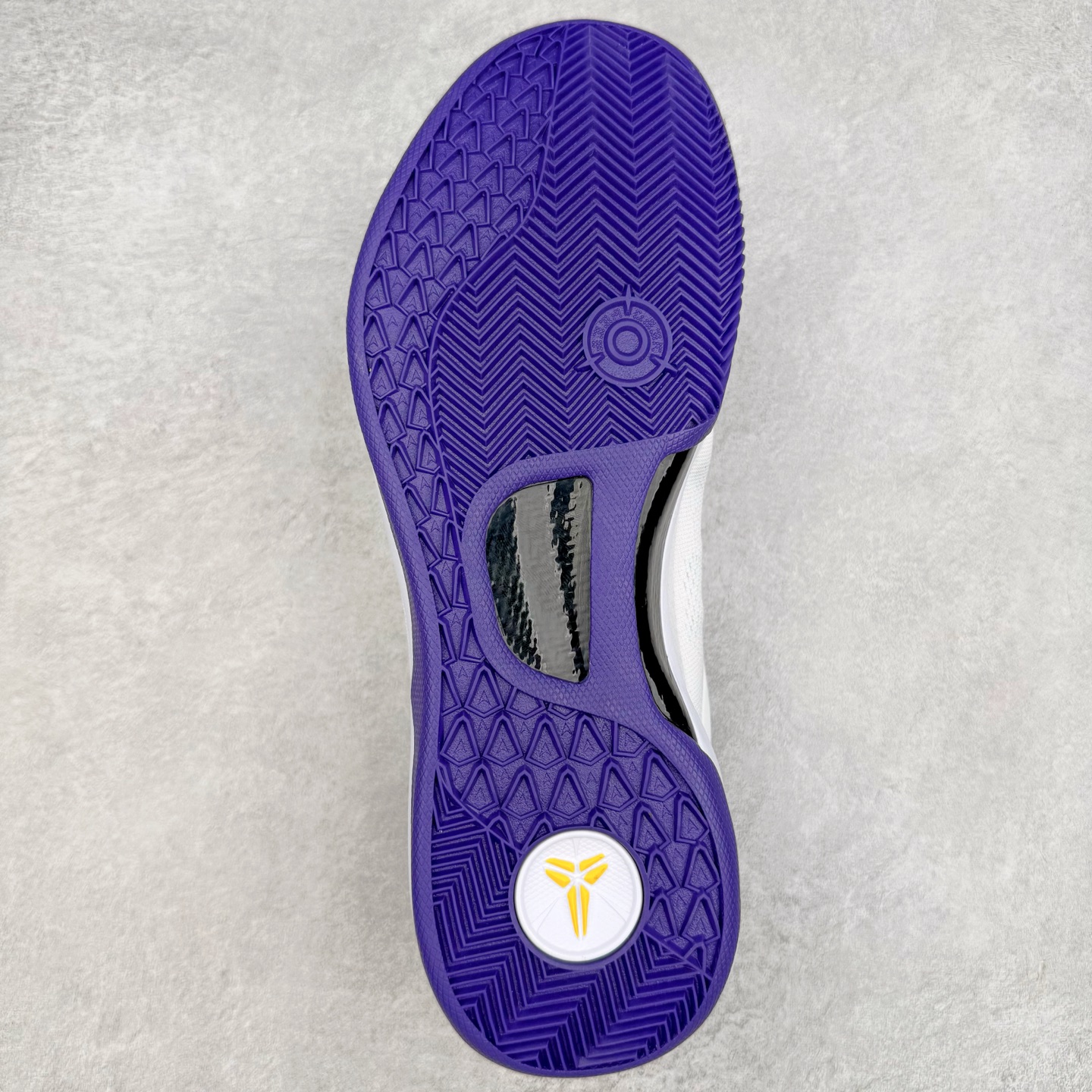 图片[9]-＃S2纯原 NK Zoom Kobe Ⅷ System 科比8代复刻实战运动低帮文化篮球鞋 湖人白紫 HF7485-001 React科技鞋垫加持 实战配置直接拉满 原楦纸板开发 鞋身流线型、后跟塑形 区分土肥圆 原厂针织鞋面一针一线匹配原版 全身鞋材卡料色独家定制 唯一万针立体刺绣SWOOSH 真实底模最大48.5 实战利器 专供海外市场 尺码：40 40.5 41 42 42.5 43 44 44.5 45 46 47.5 48.5 （脚宽、脚胖 建议买大半码）-选品中心