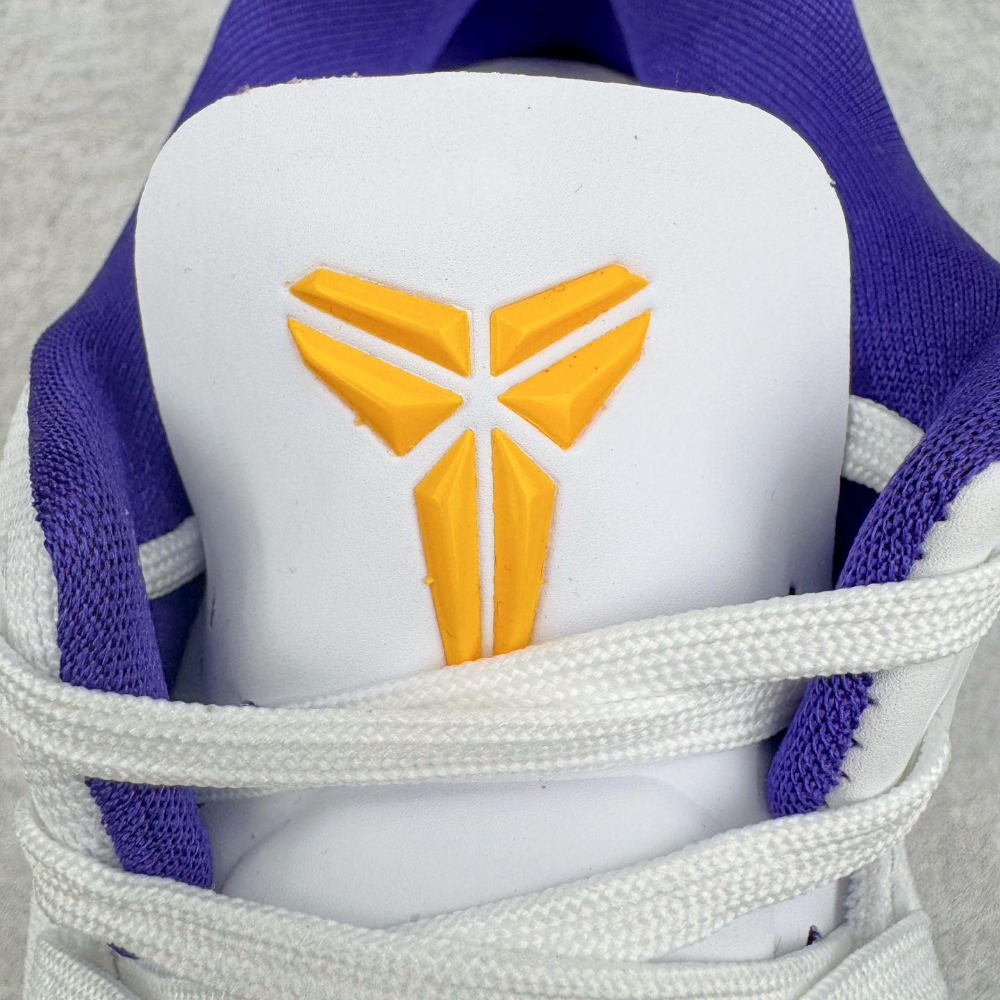 图片[12]-＃S2纯原 NK Zoom Kobe Ⅷ System 科比8代复刻实战运动低帮文化篮球鞋 湖人白紫 HF7485-001 React科技鞋垫加持 实战配置直接拉满 原楦纸板开发 鞋身流线型、后跟塑形 区分土肥圆 原厂针织鞋面一针一线匹配原版 全身鞋材卡料色独家定制 唯一万针立体刺绣SWOOSH 真实底模最大48.5 实战利器 专供海外市场 尺码：40 40.5 41 42 42.5 43 44 44.5 45 46 47.5 48.5 （脚宽、脚胖 建议买大半码）-选品中心