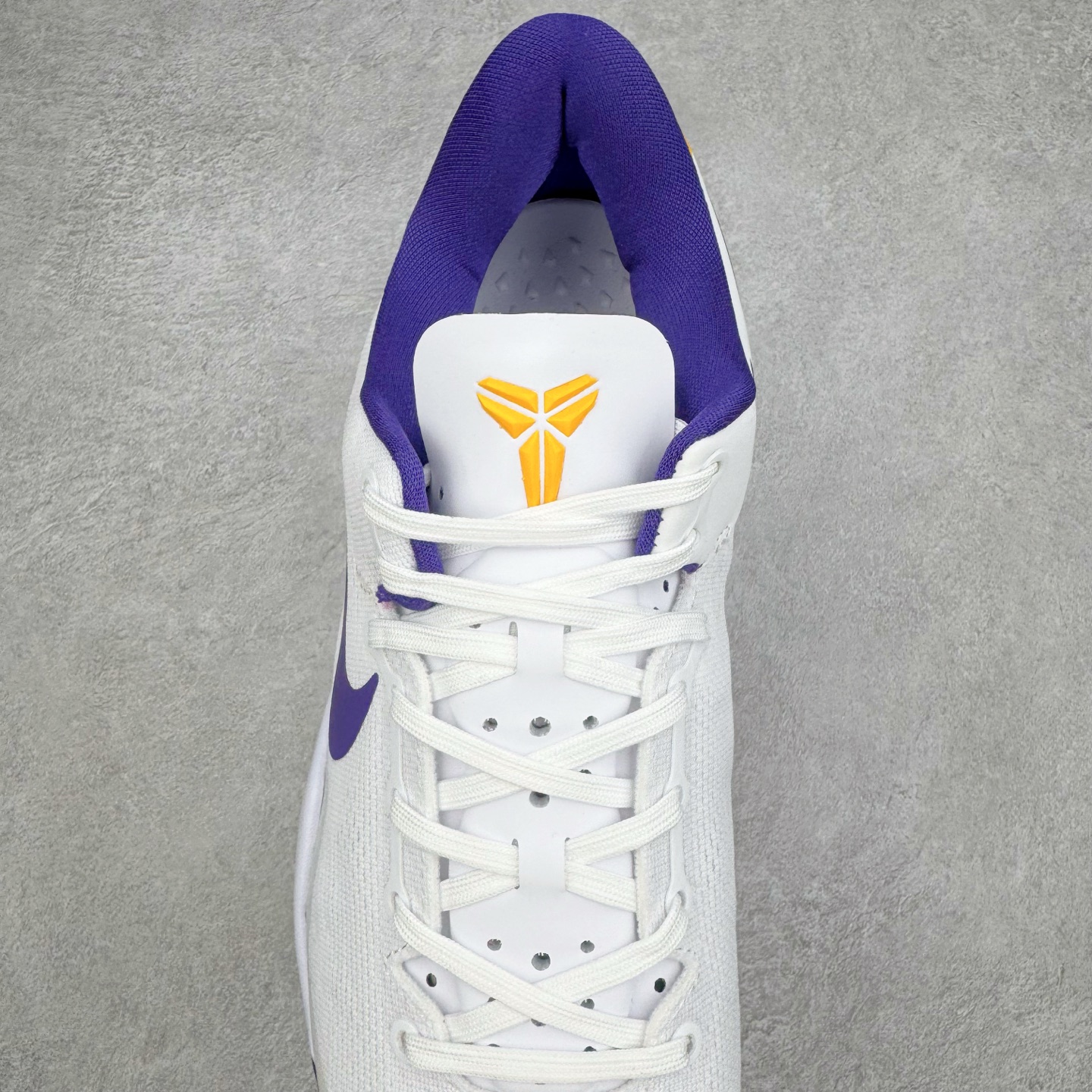 图片[5]-＃S2纯原 NK Zoom Kobe Ⅷ System 科比8代复刻实战运动低帮文化篮球鞋 湖人白紫 HF7485-001 React科技鞋垫加持 实战配置直接拉满 原楦纸板开发 鞋身流线型、后跟塑形 区分土肥圆 原厂针织鞋面一针一线匹配原版 全身鞋材卡料色独家定制 唯一万针立体刺绣SWOOSH 真实底模最大48.5 实战利器 专供海外市场 尺码：40 40.5 41 42 42.5 43 44 44.5 45 46 47.5 48.5 （脚宽、脚胖 建议买大半码）-选品中心