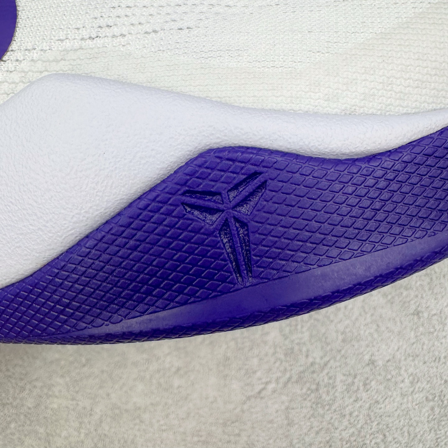 图片[20]-＃S2纯原 NK Zoom Kobe Ⅷ System 科比8代复刻实战运动低帮文化篮球鞋 湖人白紫 HF7485-001 React科技鞋垫加持 实战配置直接拉满 原楦纸板开发 鞋身流线型、后跟塑形 区分土肥圆 原厂针织鞋面一针一线匹配原版 全身鞋材卡料色独家定制 唯一万针立体刺绣SWOOSH 真实底模最大48.5 实战利器 专供海外市场 尺码：40 40.5 41 42 42.5 43 44 44.5 45 46 47.5 48.5 （脚宽、脚胖 建议买大半码）-选品中心