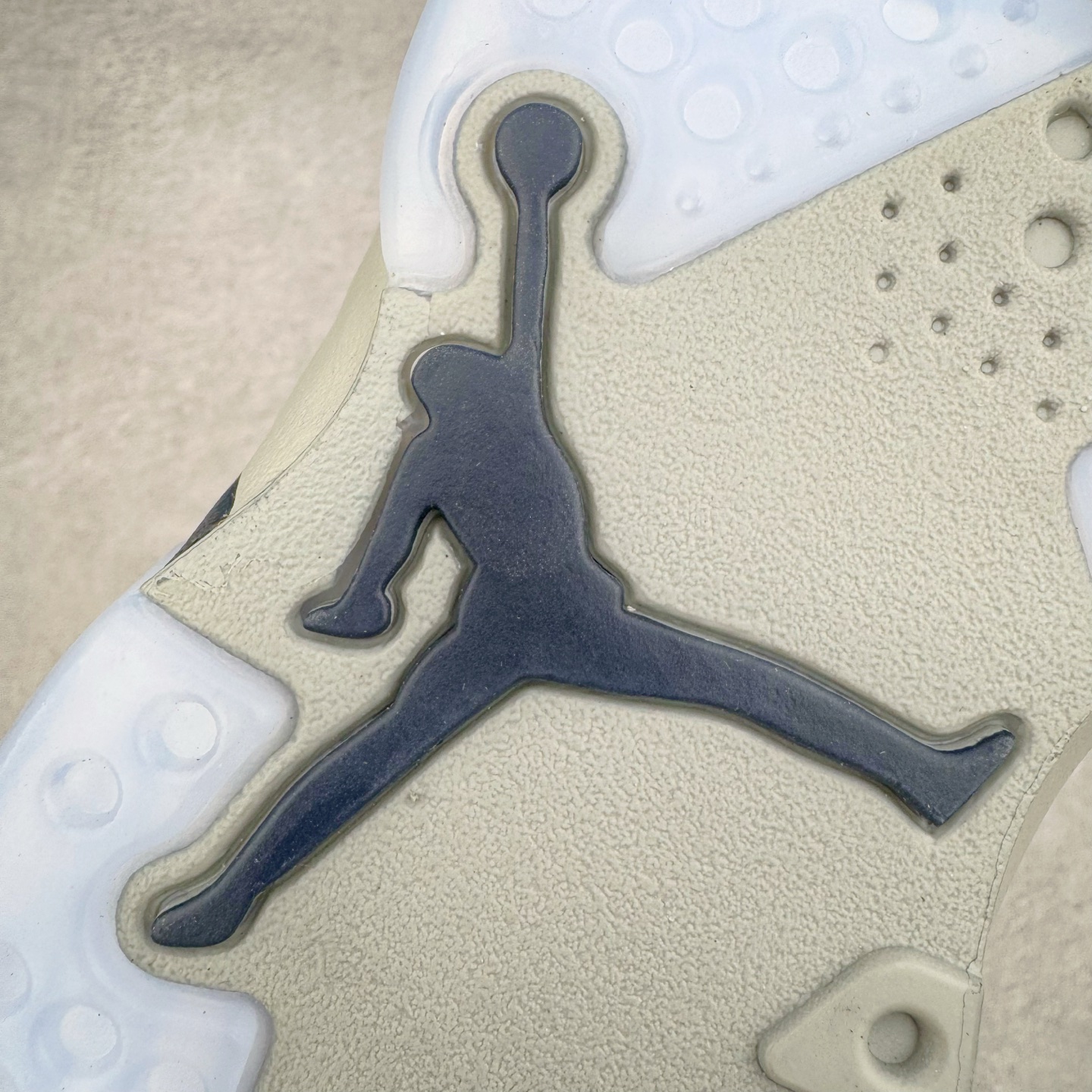 图片[11]-＃K版纯原 Air Jordan AJ6 Retro \\\”Georgetown\\\” 乔治城灰蓝 CT8529-012 原楦原纸板开发 采购原厂皮料 原厂定型 后跟完美效果 到手可放心比对发售原鞋 上脚百分百充当正品驾驭 真正原装公司级完美鞋型 一切细节实拍所见所得 纸板中底、钢印 完美版型 一应俱全外贸专供 发国外寄售可稳妥充正操作 实拍调校N版已经零色差零失真 百分百还原实物色彩所见即所得 不存在货不对板色差等低级问题 选购参考实物拍摄 不混卖不参货 只用心做好货严格选品 承诺混一赔十 尺码：40 40.5 41 42 42.5 43 44 44.5 45 46 47.5-选品中心